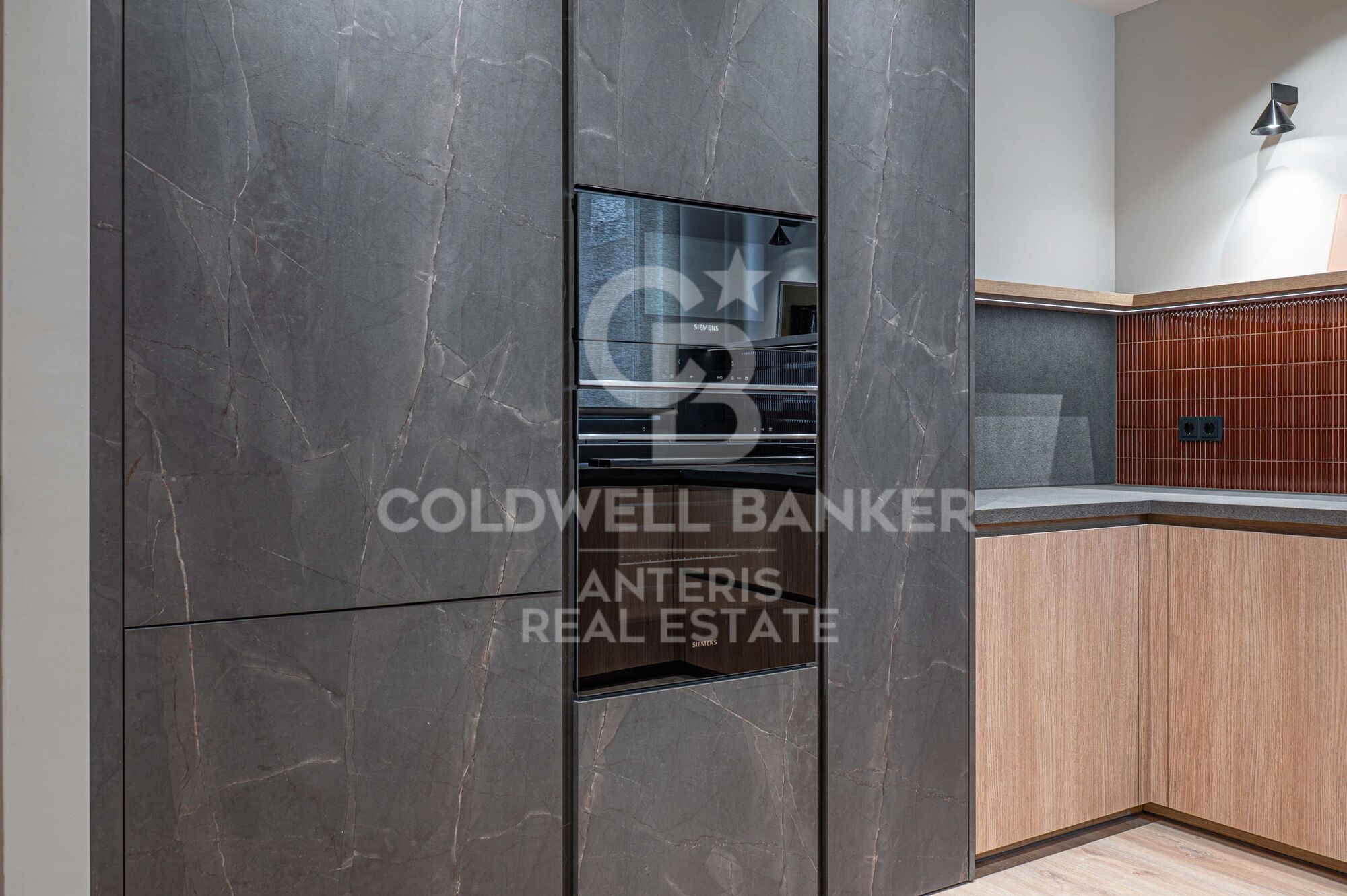 Brand-new renovated apartment for sale located in the Quadrat d'Or featuring traditional Eixample balconies
