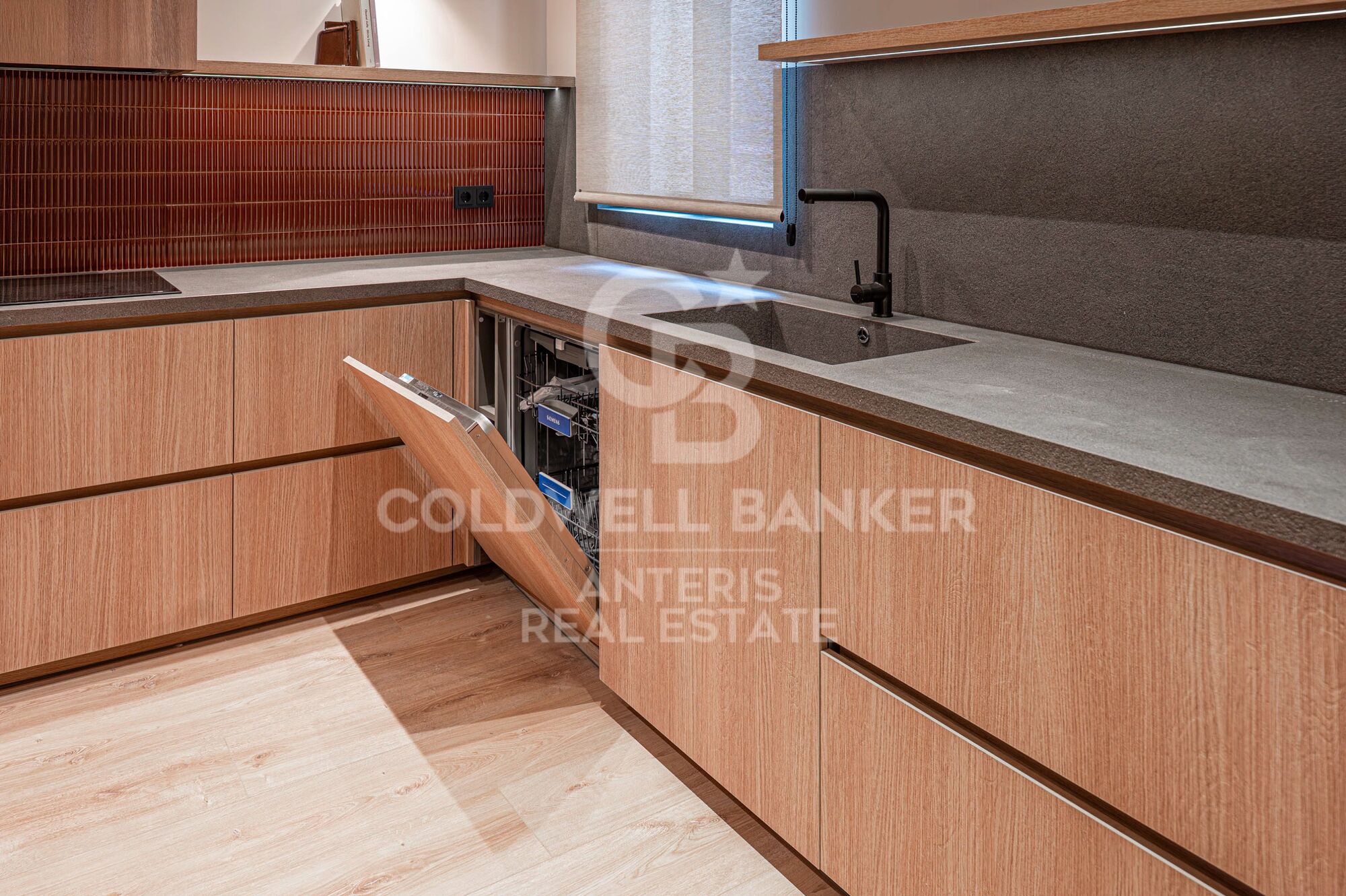 Brand-new renovated apartment for sale located in the Quadrat d'Or featuring traditional Eixample balconies