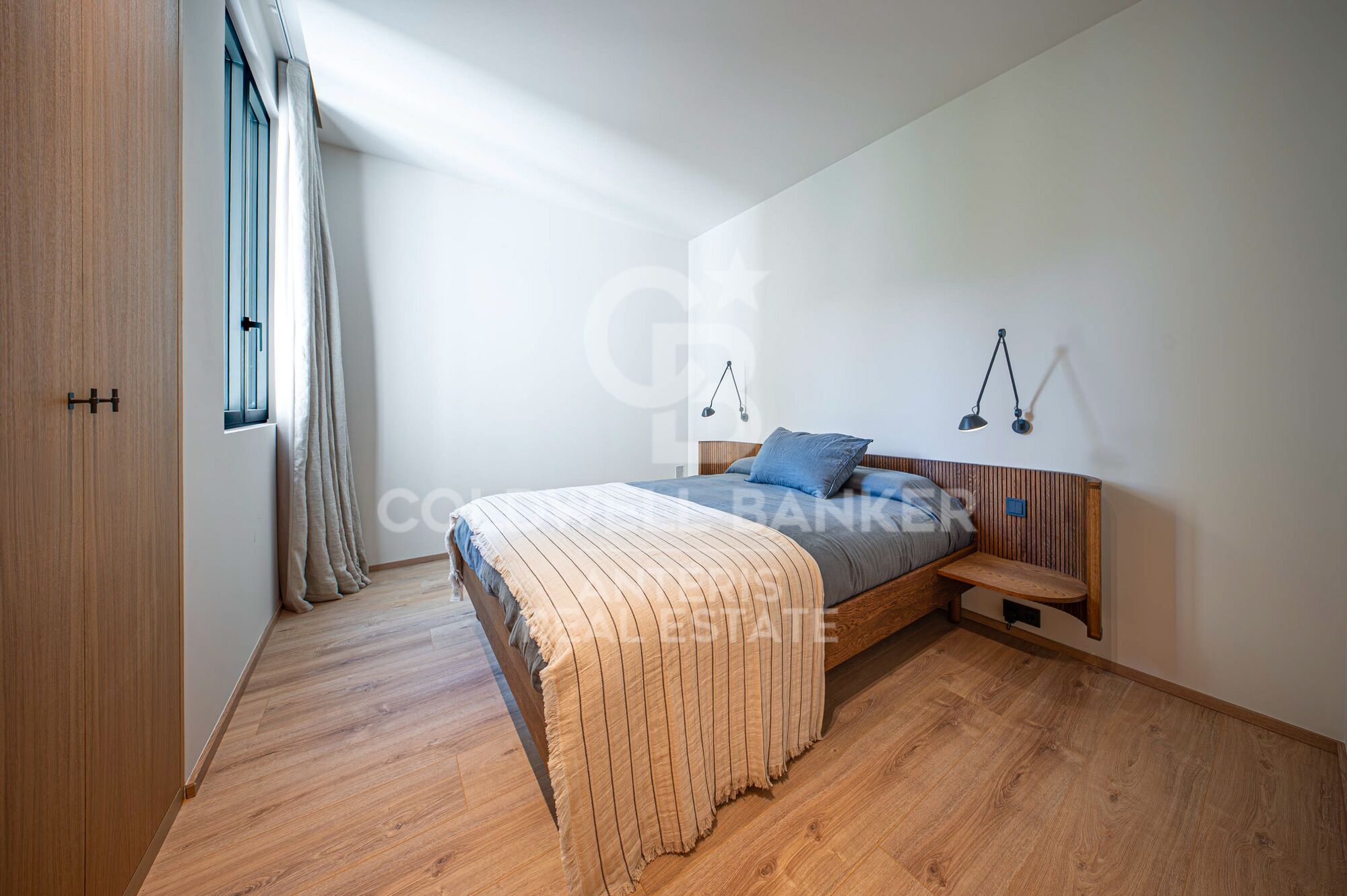 Brand-new renovated apartment for sale located in the Quadrat d'Or featuring traditional Eixample balconies