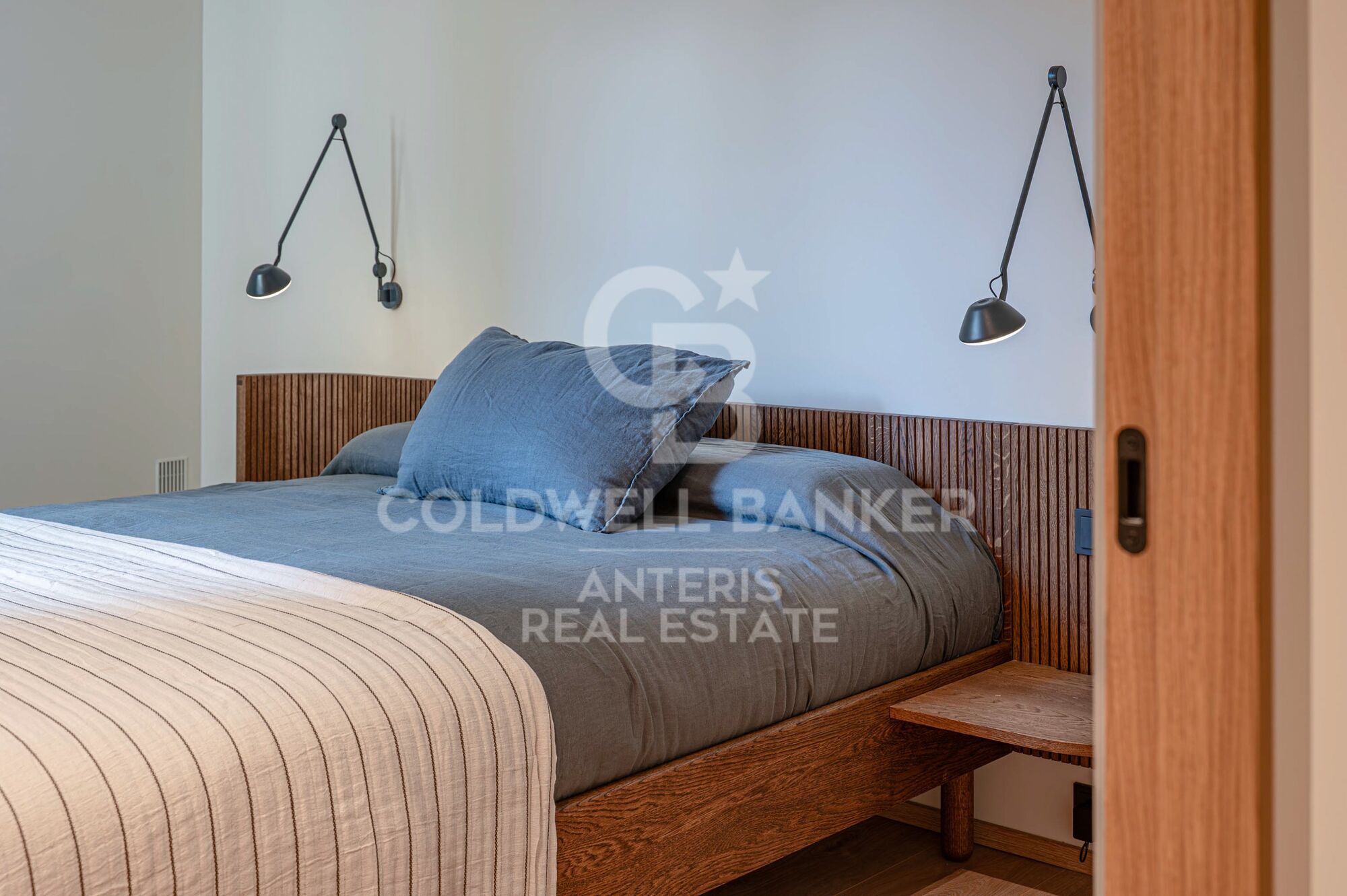 Brand-new renovated apartment for sale located in the Quadrat d'Or featuring traditional Eixample balconies