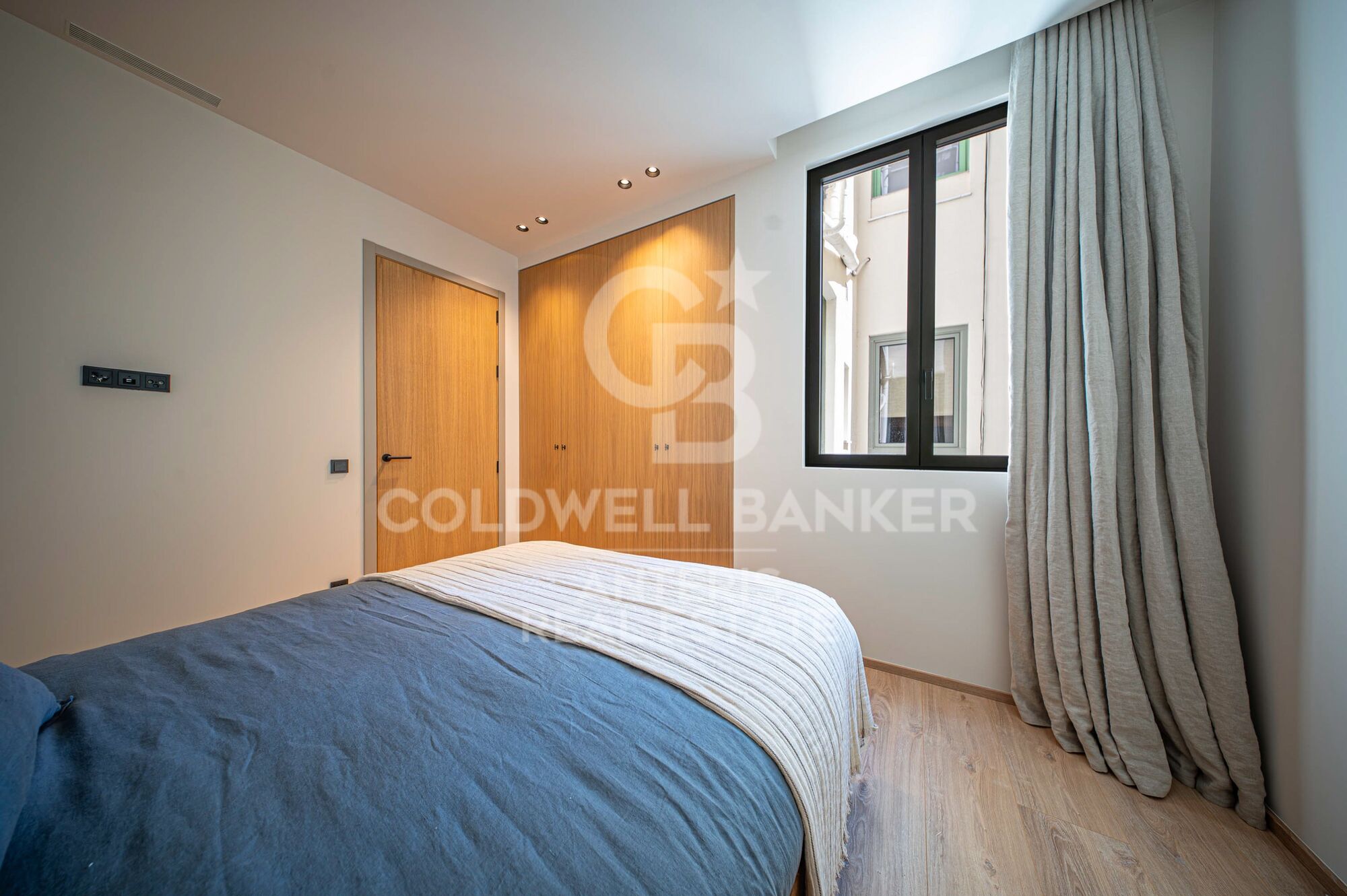 Brand-new renovated apartment for sale located in the Quadrat d'Or featuring traditional Eixample balconies