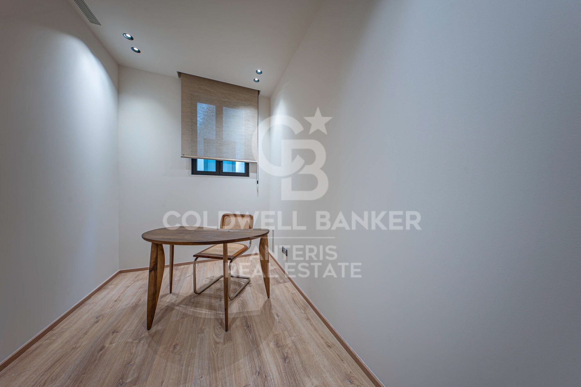 Brand-new renovated apartment for sale located in the Quadrat d'Or featuring traditional Eixample balconies