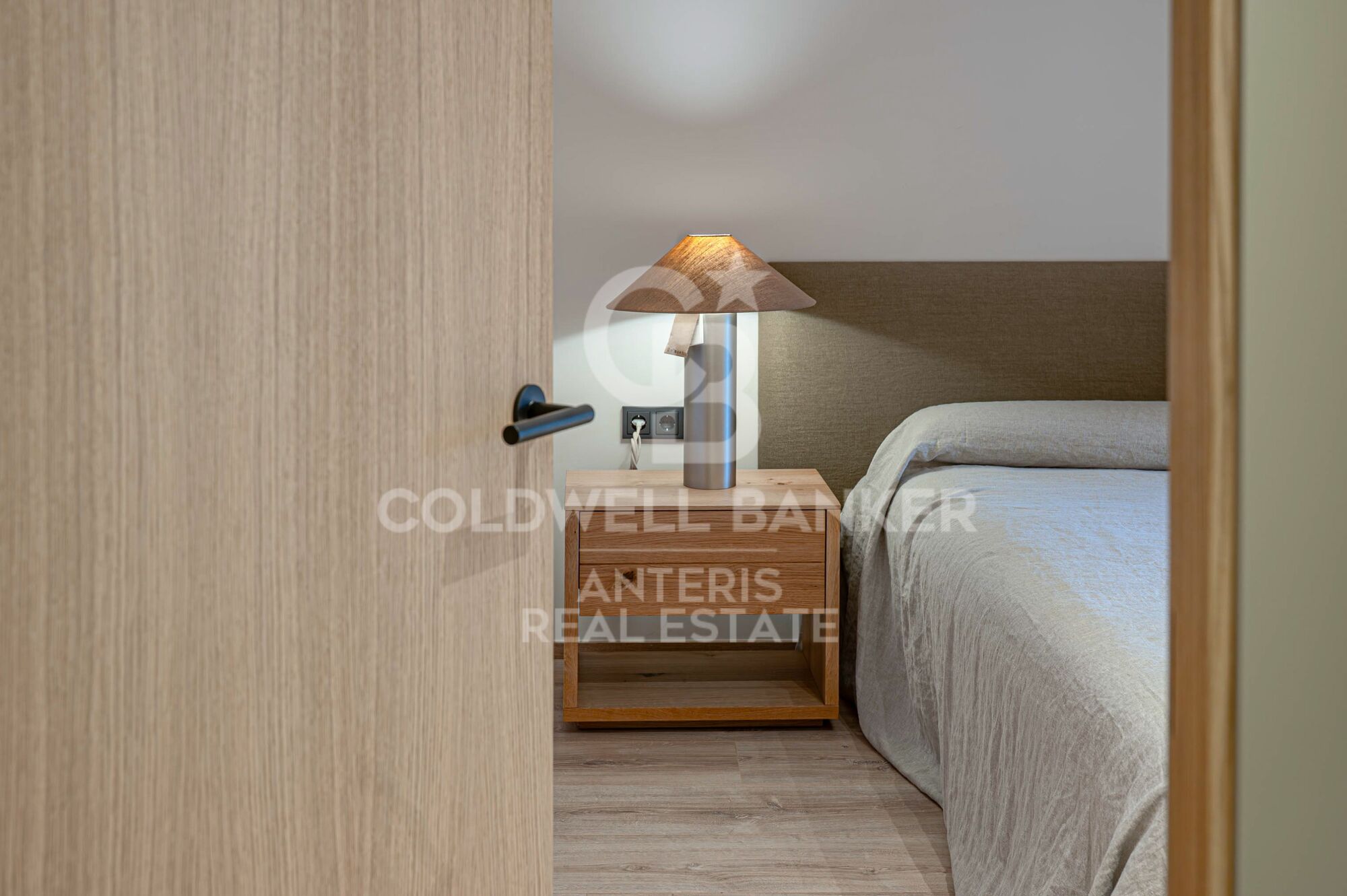 Brand-new renovated apartment for sale located in the Quadrat d'Or featuring traditional Eixample balconies