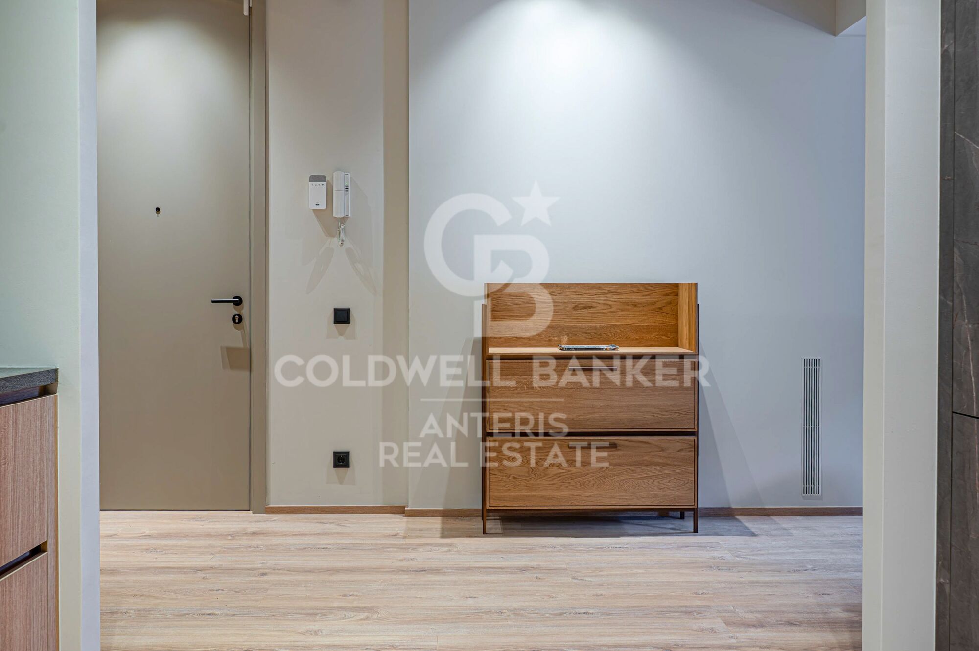 Brand-new renovated apartment for sale located in the Quadrat d'Or featuring traditional Eixample balconies