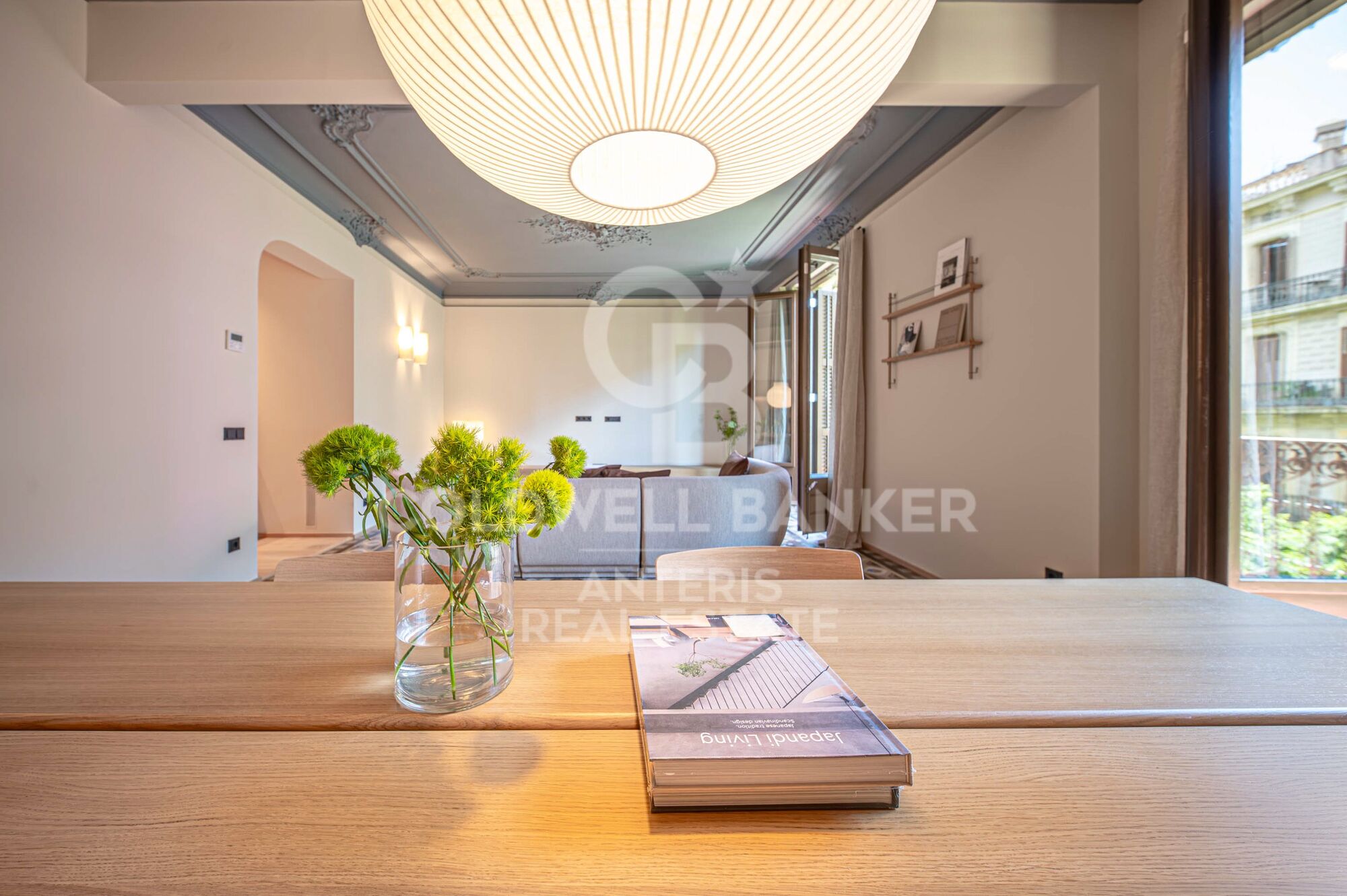 Brand-new renovated apartment for sale located in the Quadrat d'Or featuring traditional Eixample balconies