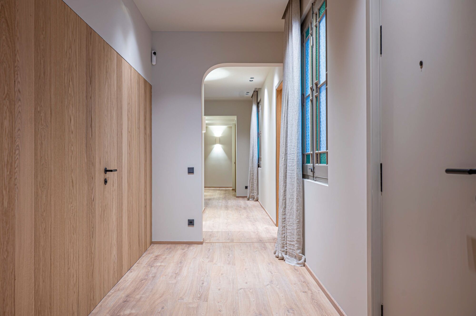 Brand-new renovated apartment for sale located in the Quadrat d'Or featuring traditional Eixample balconies