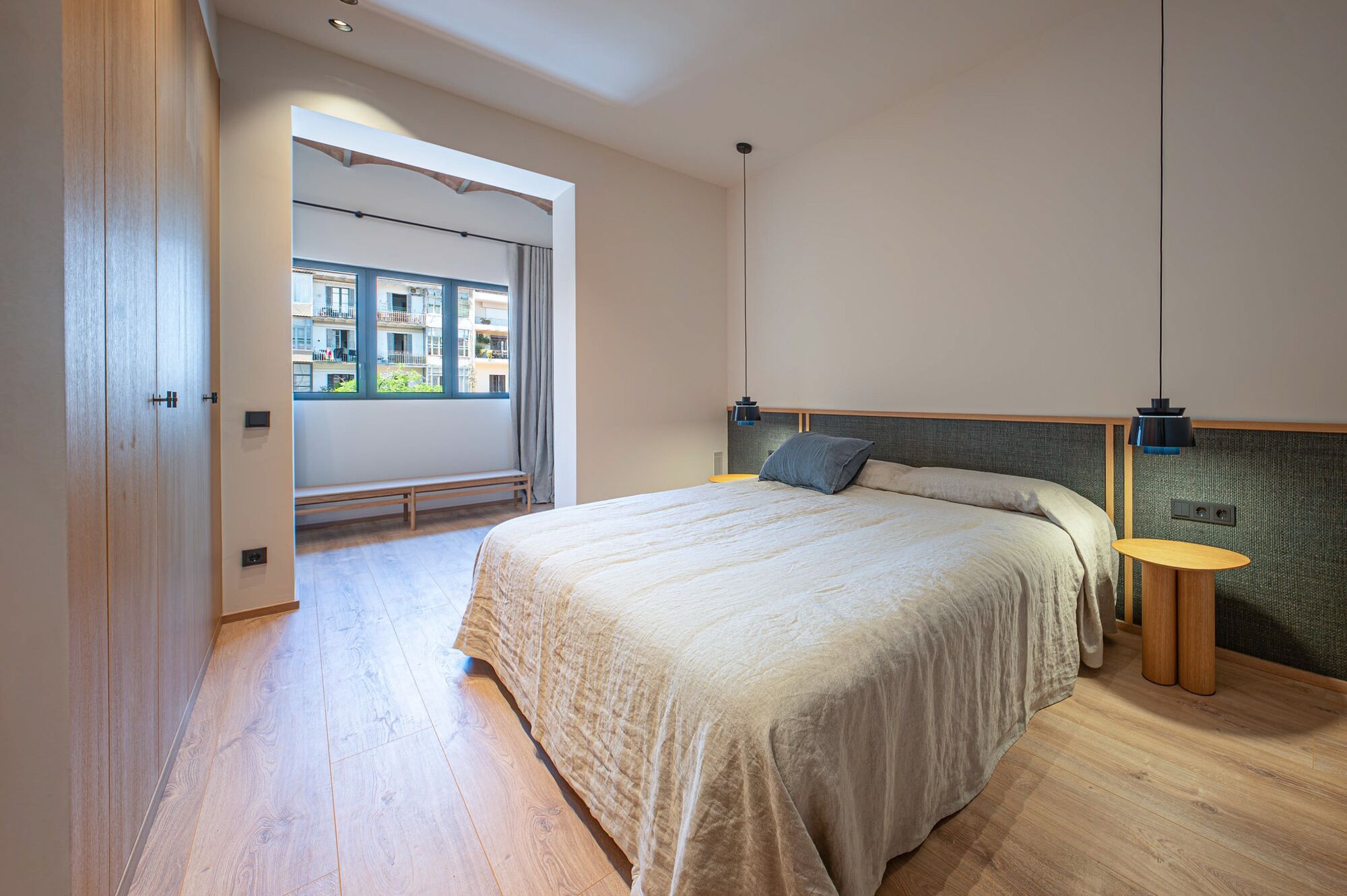 Brand-new renovated apartment for sale located in the Quadrat d'Or featuring traditional Eixample balconies