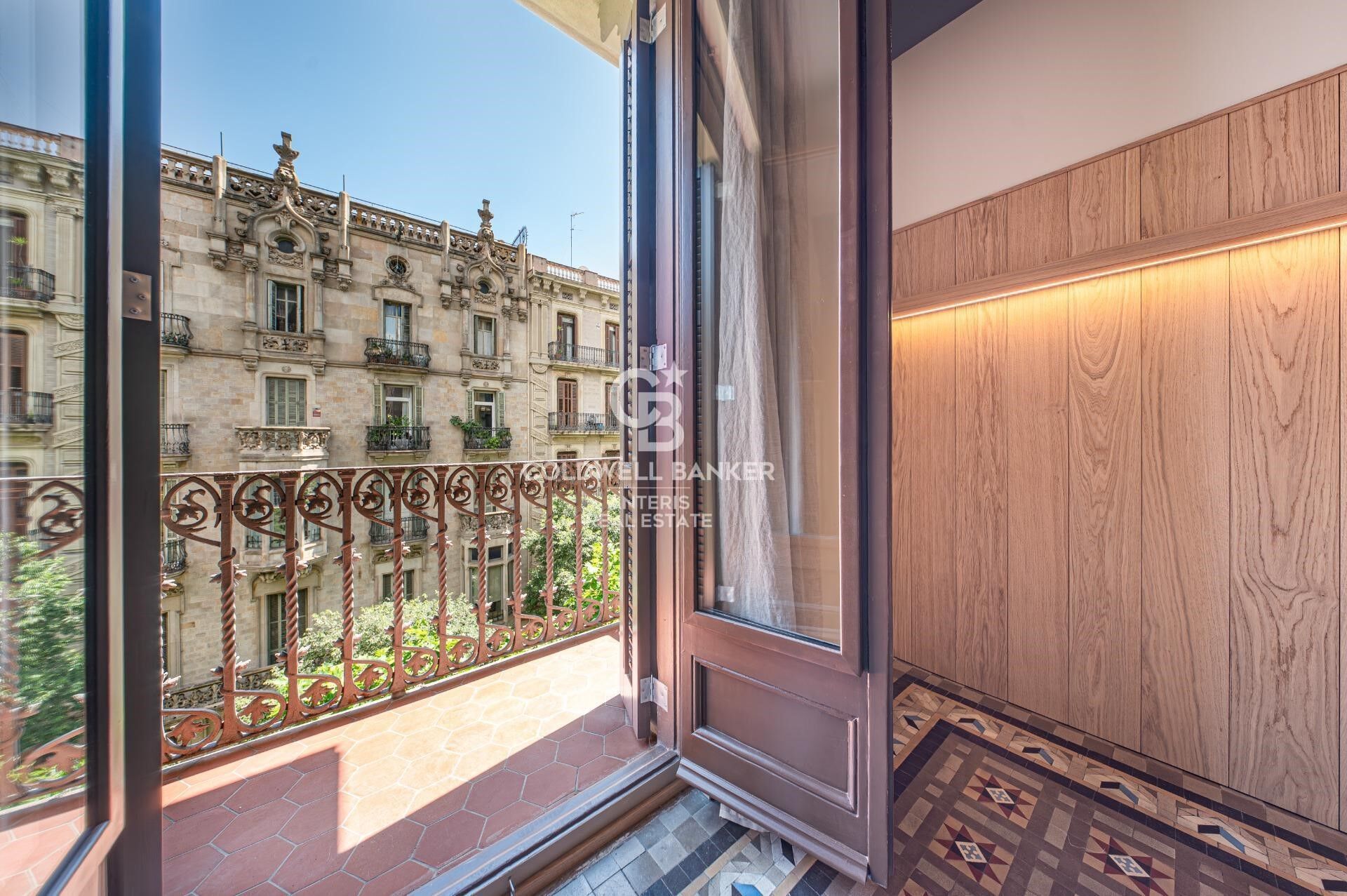 Piso en venta reformado a estrenar ubicado en el Quadrat d'Or con balcones típicos del Eixample