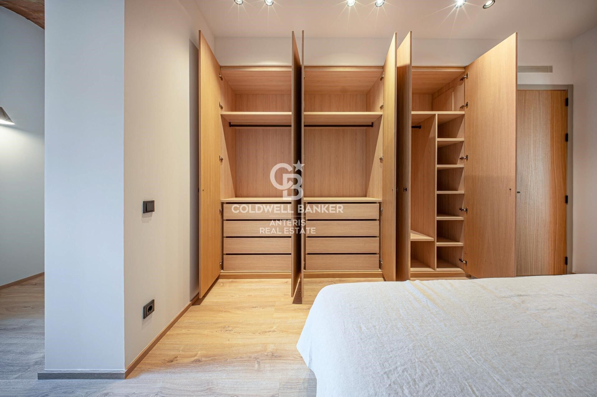 Piso en venta reformado a estrenar ubicado en el Quadrat d'Or con balcones típicos del Eixample