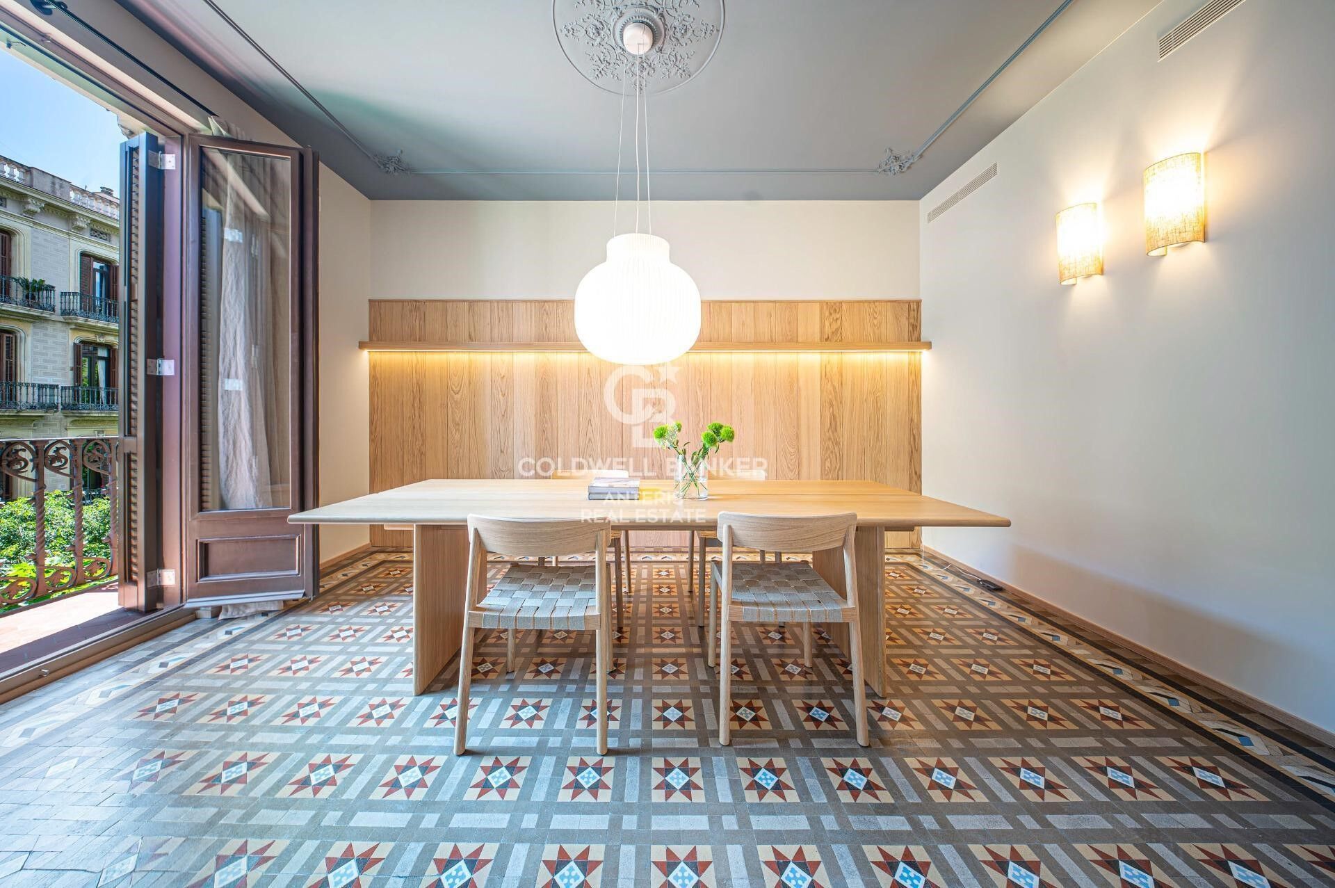 Piso en venta reformado a estrenar ubicado en el Quadrat d'Or con balcones típicos del Eixample