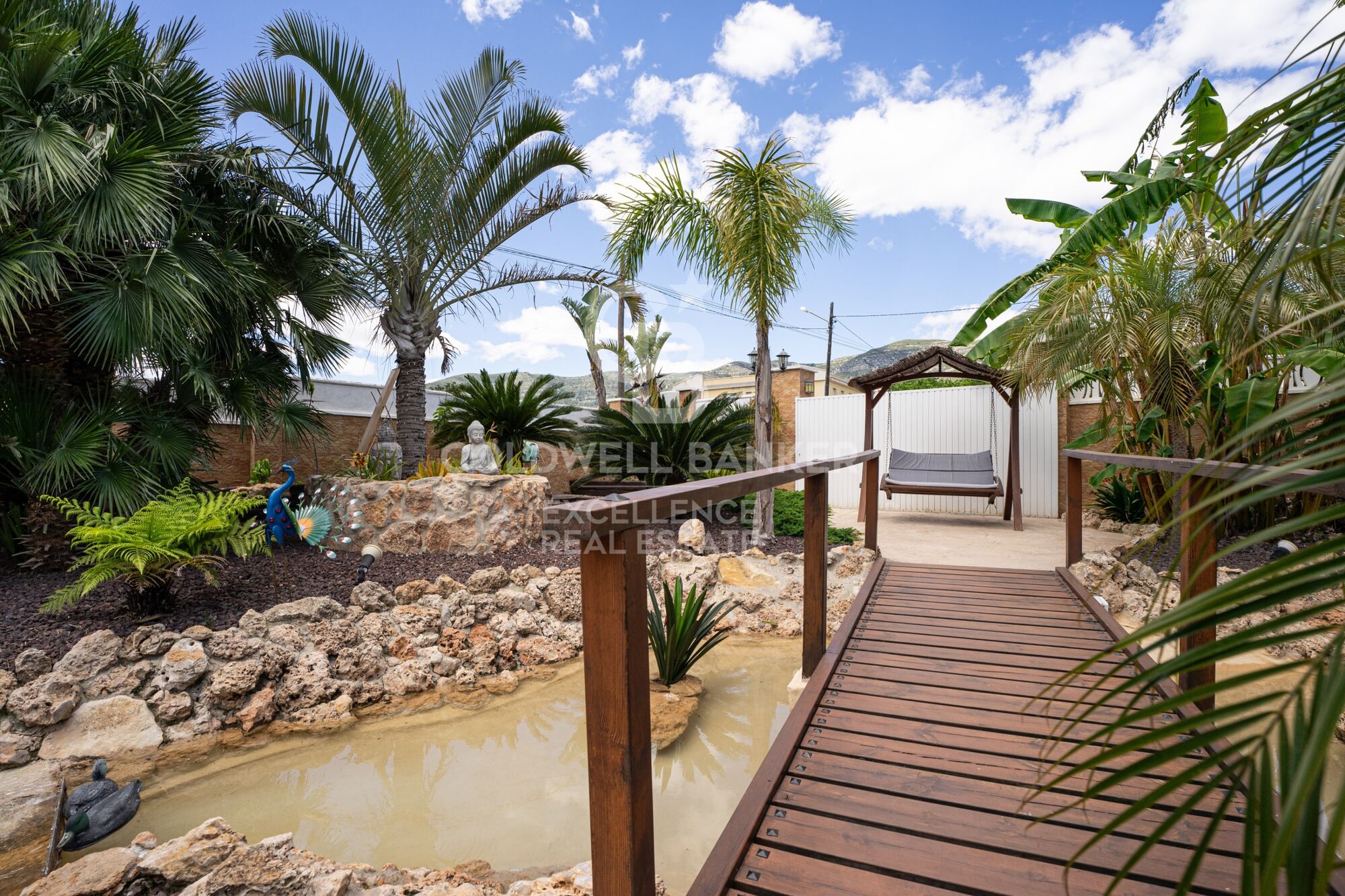 Exclusive villa of 400 m² with pool and garden 100 m from the beach in Alcanar, Tarragona
