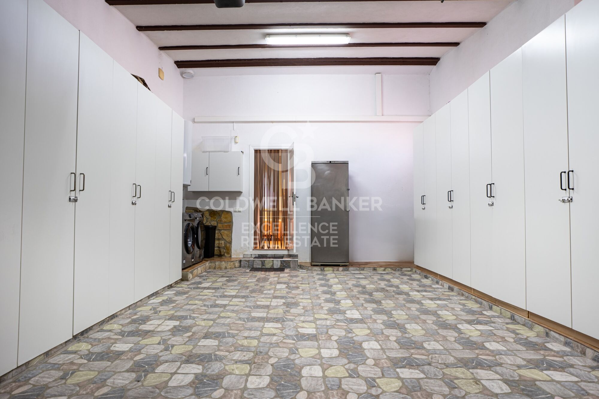 Exclusive villa of 400 m² with pool and garden 100 m from the beach in Alcanar, Tarragona