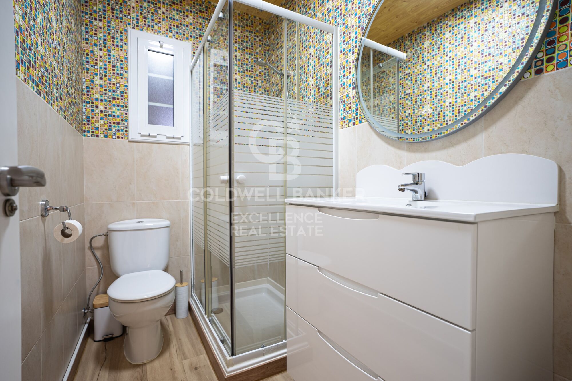 Villa exclusiva de 400 m² con piscina y jardín a 100 m de la playa en Alcanar, Tarragona.