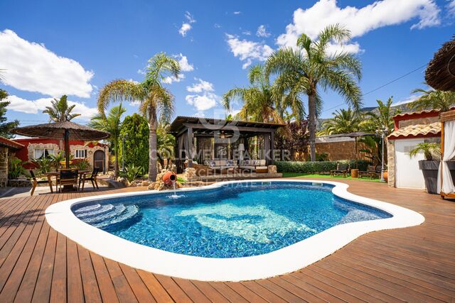 Villa exclusive de 400 m² avec piscine et jardin à 100 m de la plage à Alcanar, Tarragone