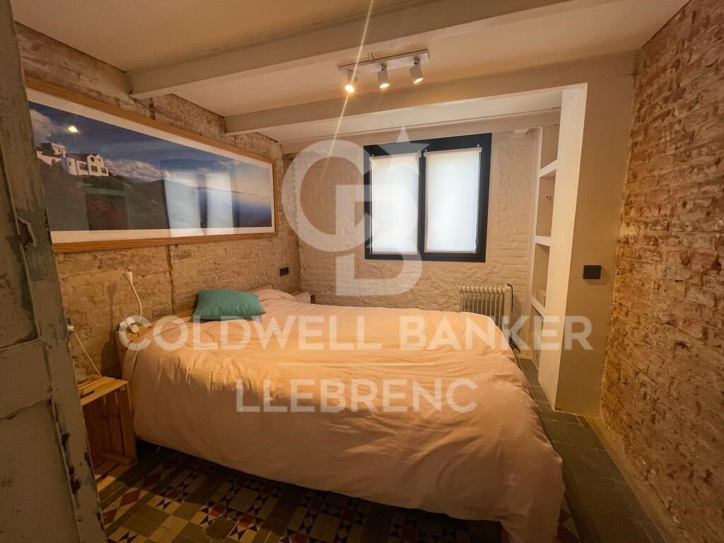 REFORMED EQUIPPED AND FURNISHED IN MODERNIST BUILDING