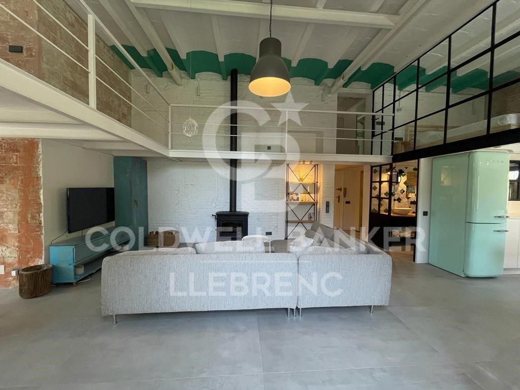Duplex rénové avec vue sur Barcelone dans un immeuble moderniste au Tibidabo