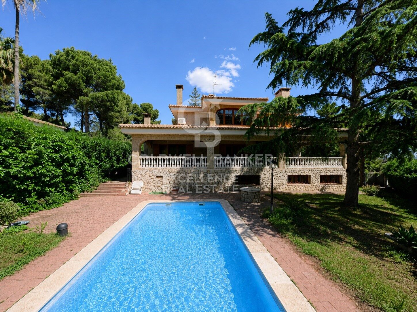 Espectacular Villa en Santa Apolonia con 1.648 m² de Parcela.