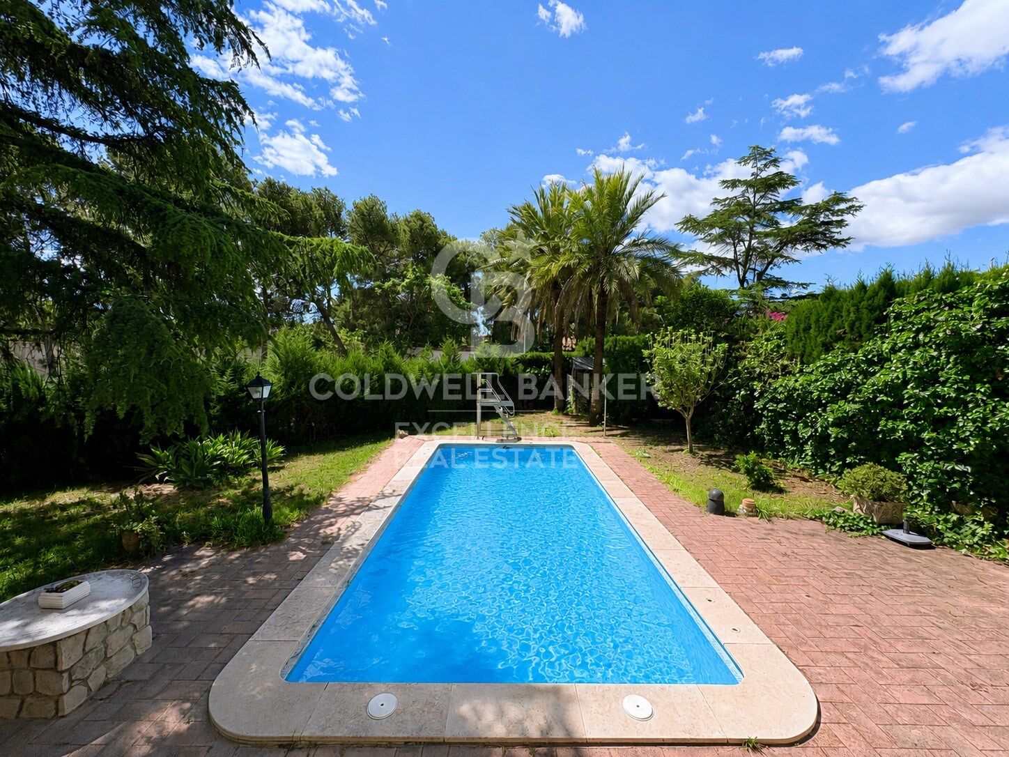 Espectacular Villa en Santa Apolonia con 1.648 m² de Parcela.