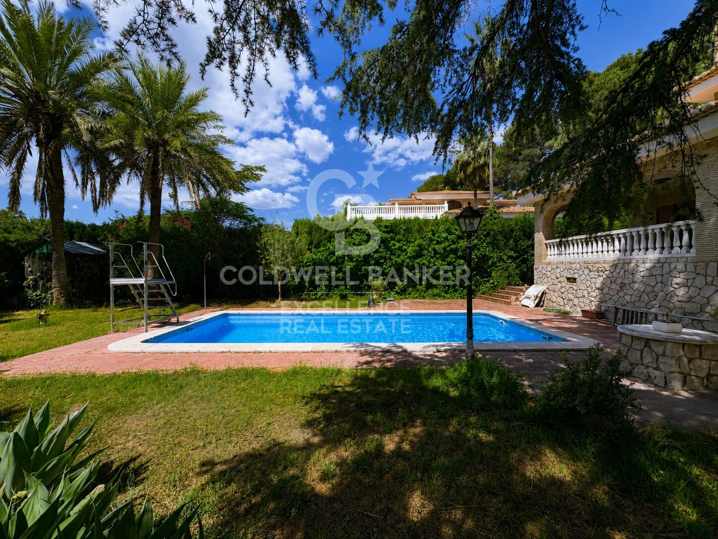 Espectacular Villa en Santa Apolonia con 1.648 m² de Parcela.