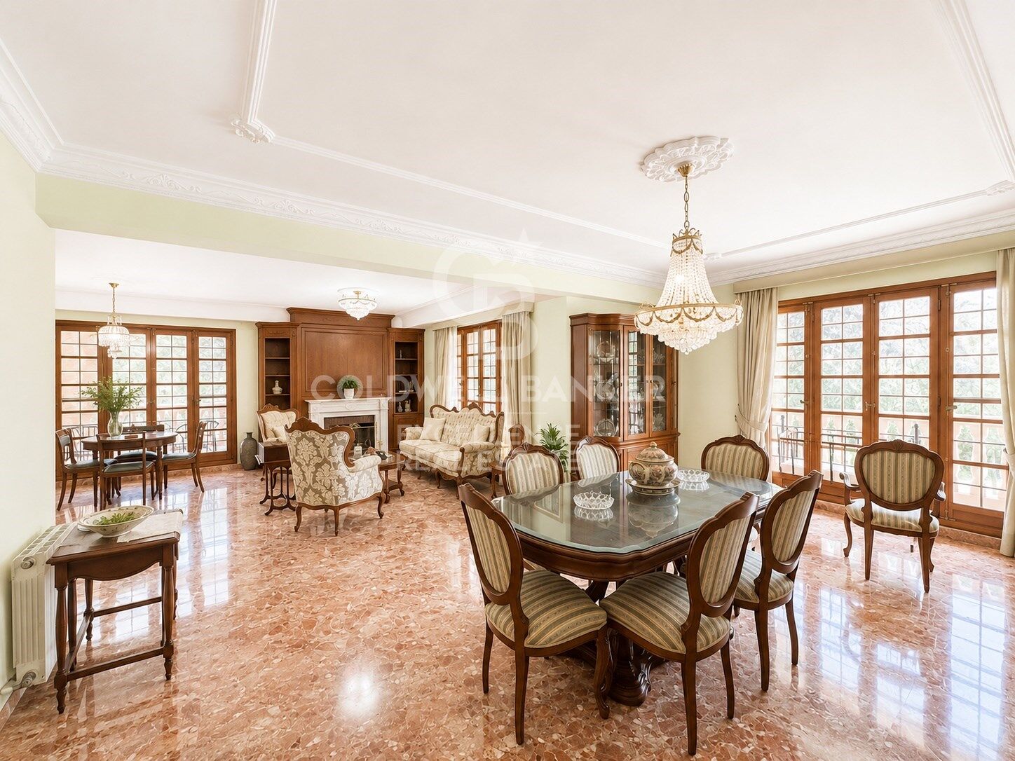 Espectacular Villa en Santa Apolonia con 1.648 m² de Parcela.