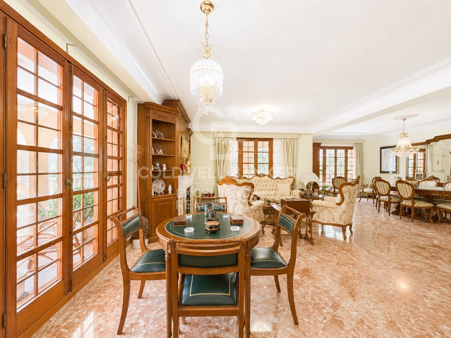 Espectacular Villa en Santa Apolonia con 1.648 m² de Parcela.