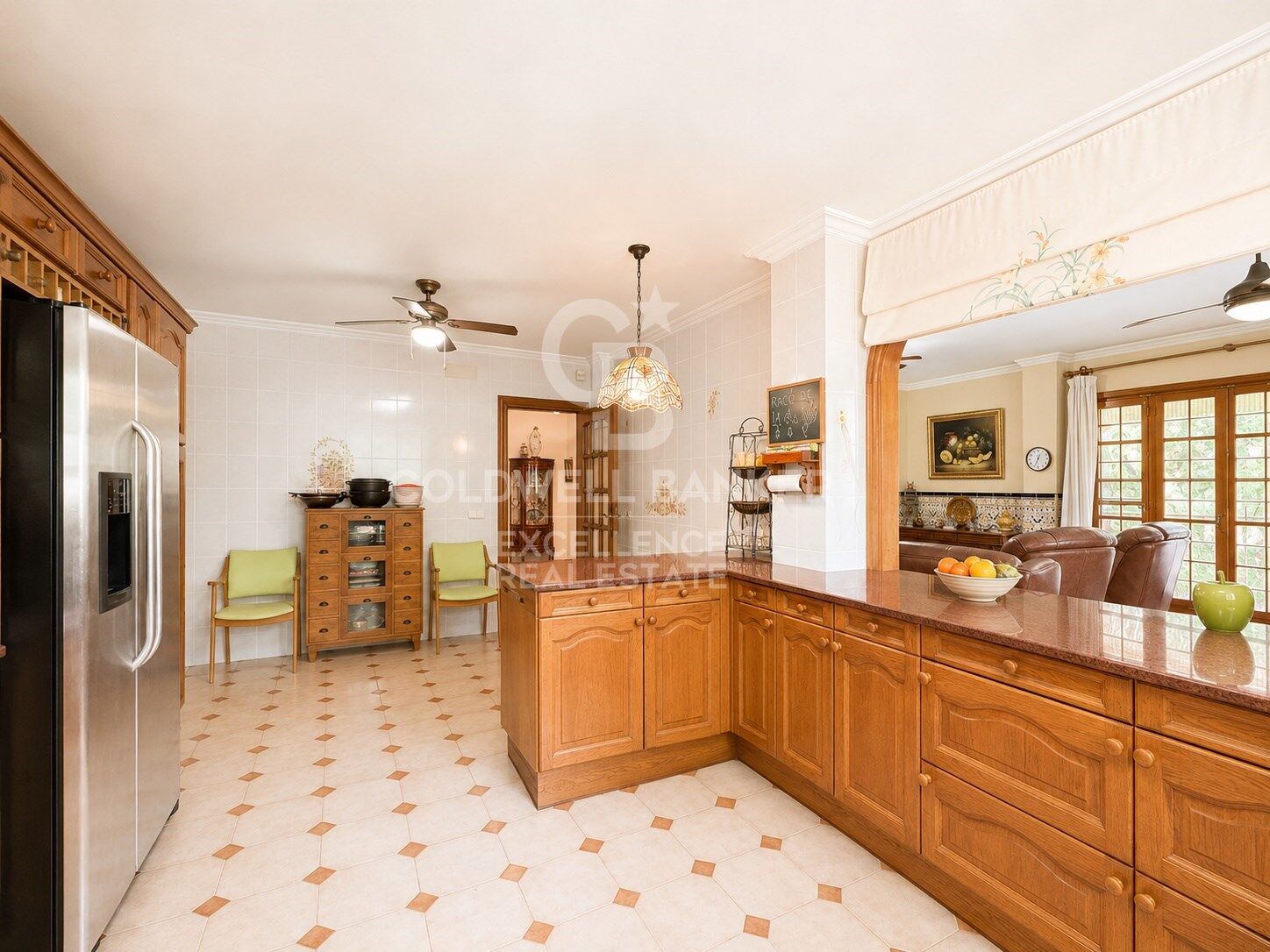 Espectacular Villa en Santa Apolonia con 1.648 m² de Parcela.