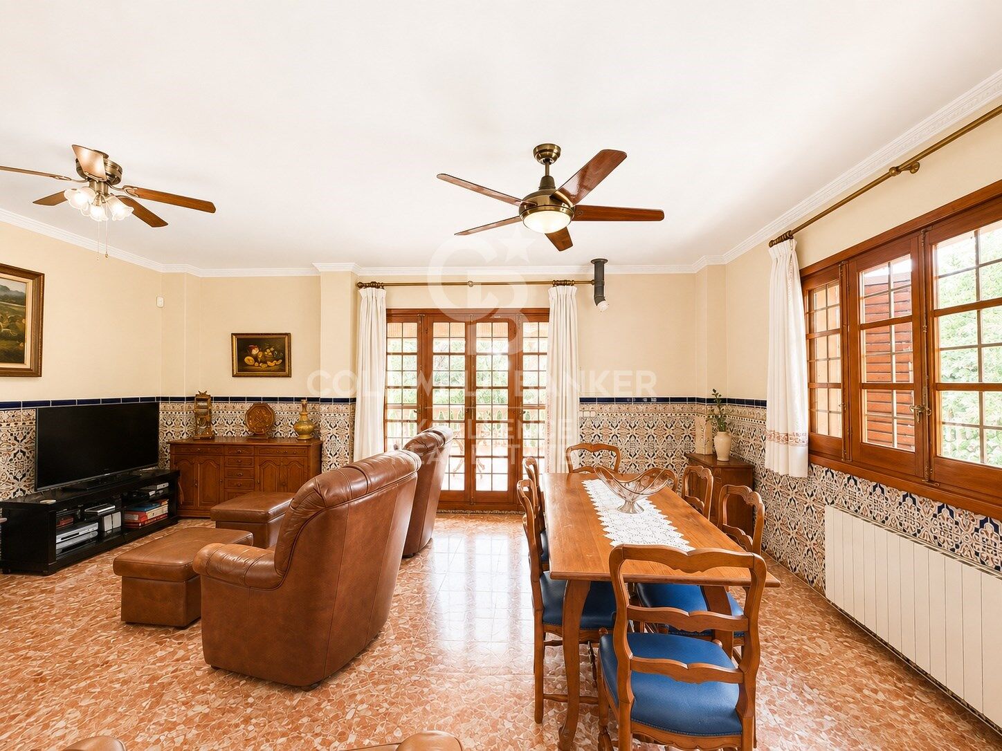 Espectacular Villa en Santa Apolonia con 1.648 m² de Parcela.