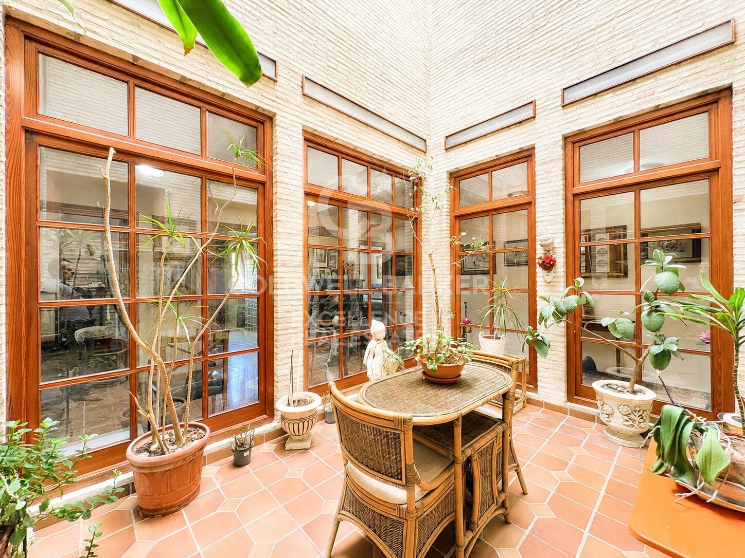 Espectacular Villa en Santa Apolonia con 1.648 m² de Parcela.