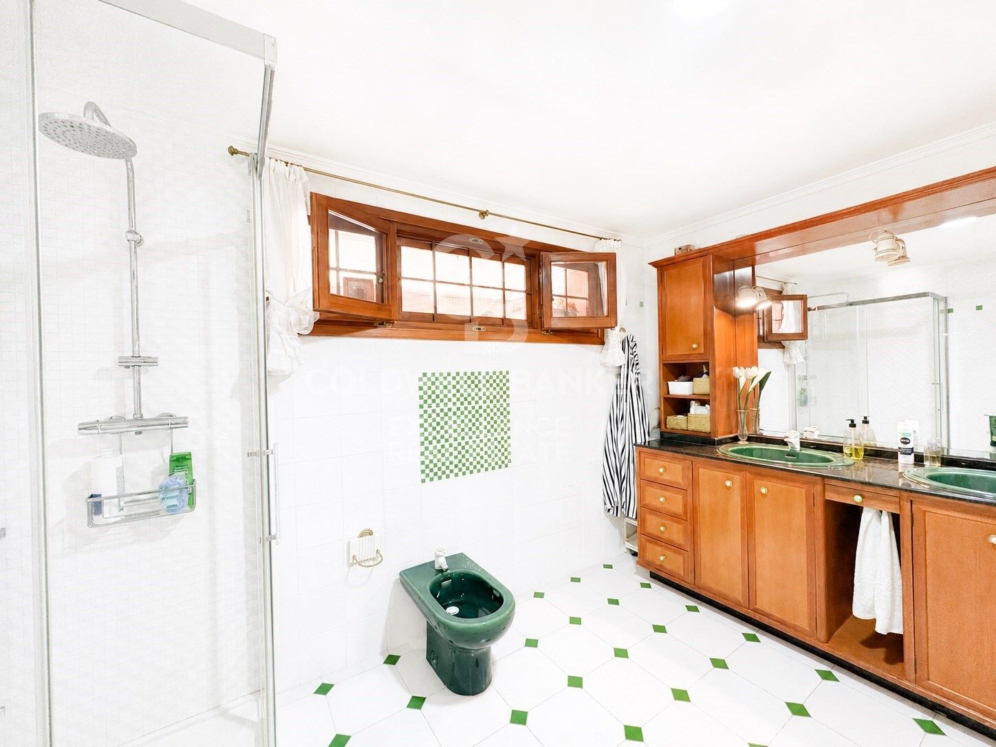 Espectacular Villa en Santa Apolonia con 1.648 m² de Parcela.