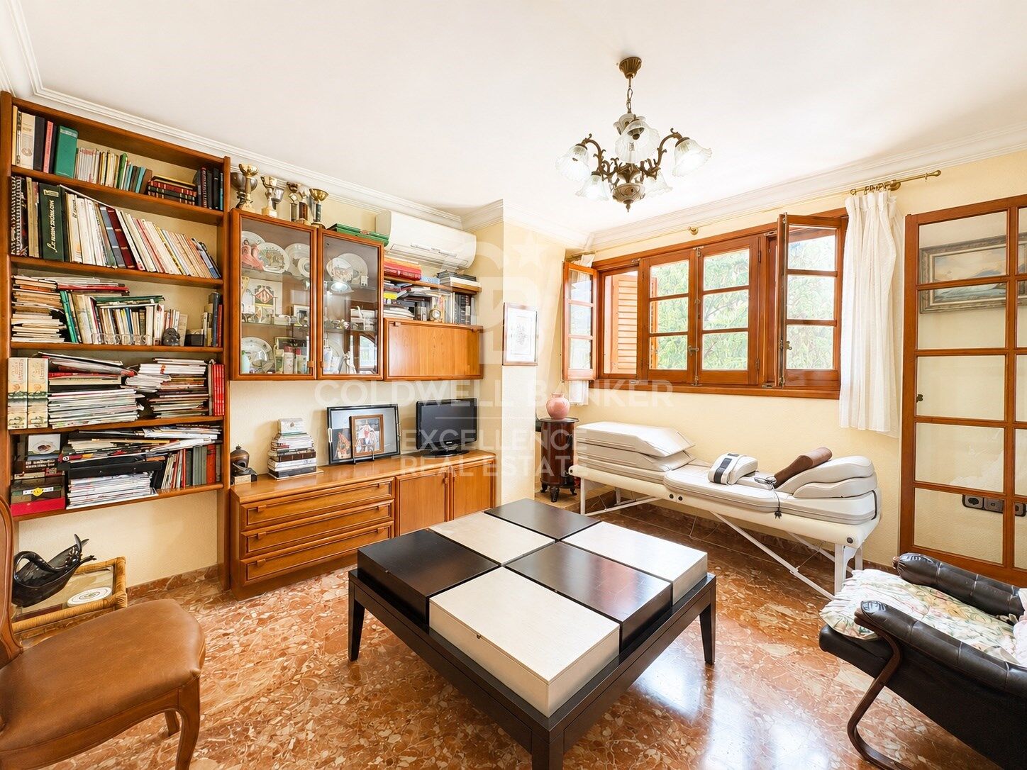 Espectacular Villa en Santa Apolonia con 1.648 m² de Parcela.