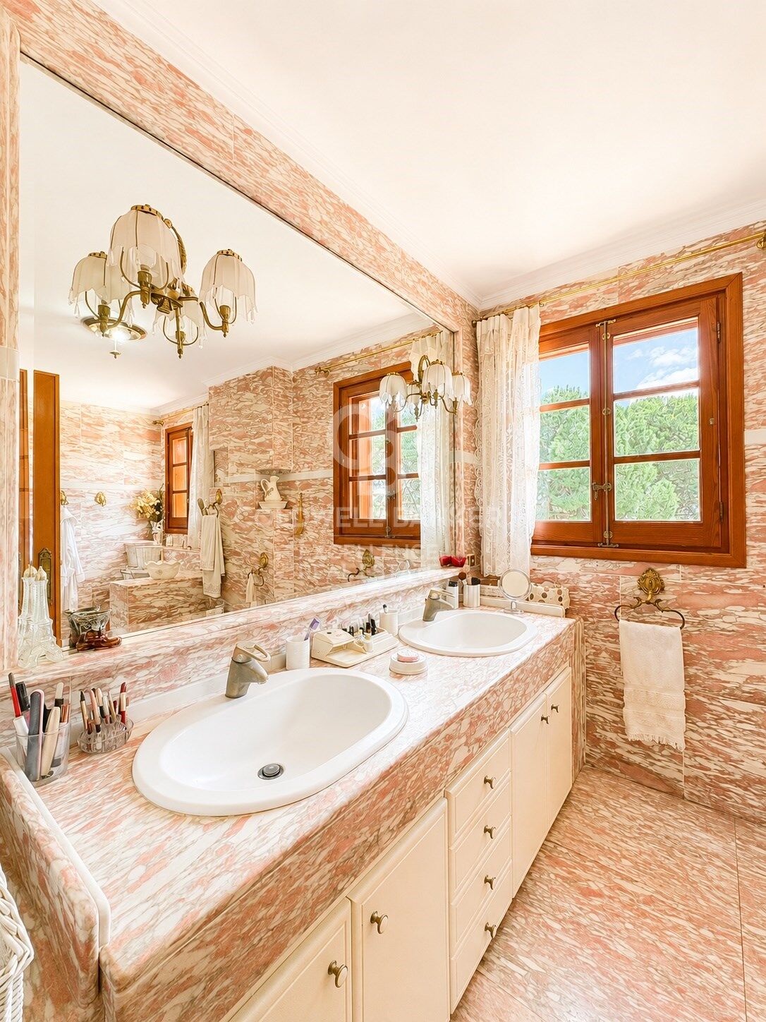 Espectacular Villa en Santa Apolonia con 1.648 m² de Parcela.