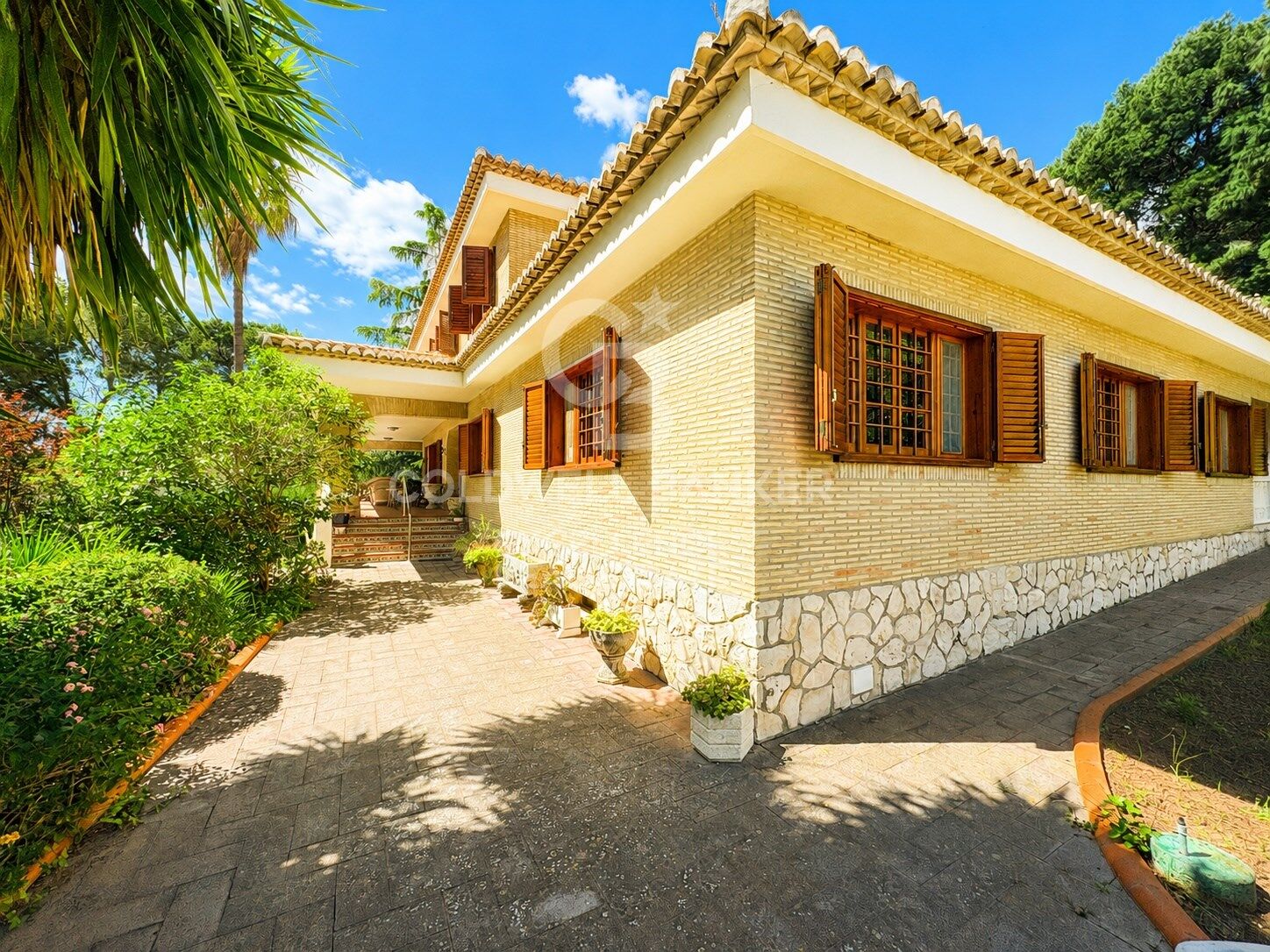 Espectacular Villa en Santa Apolonia con 1.648 m² de Parcela.