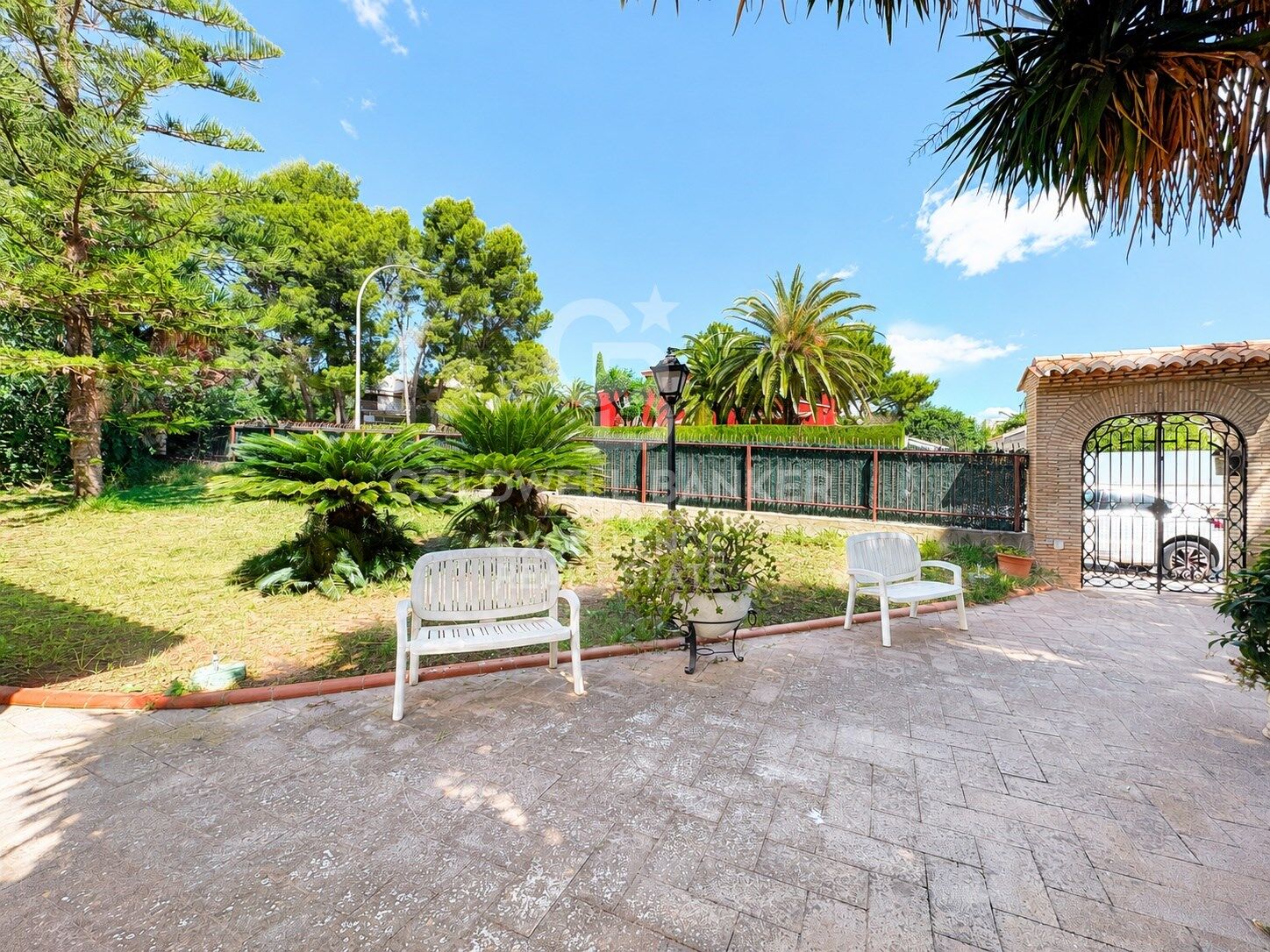 Espectacular Villa en Santa Apolonia con 1.648 m² de Parcela.