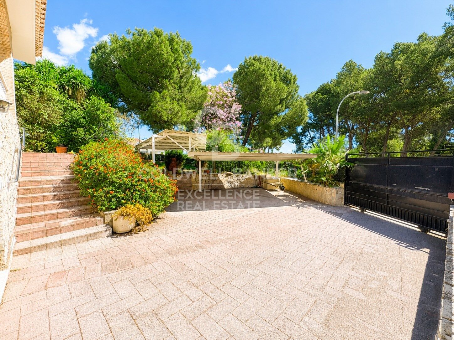 Espectacular Villa en Santa Apolonia con 1.648 m² de Parcela.