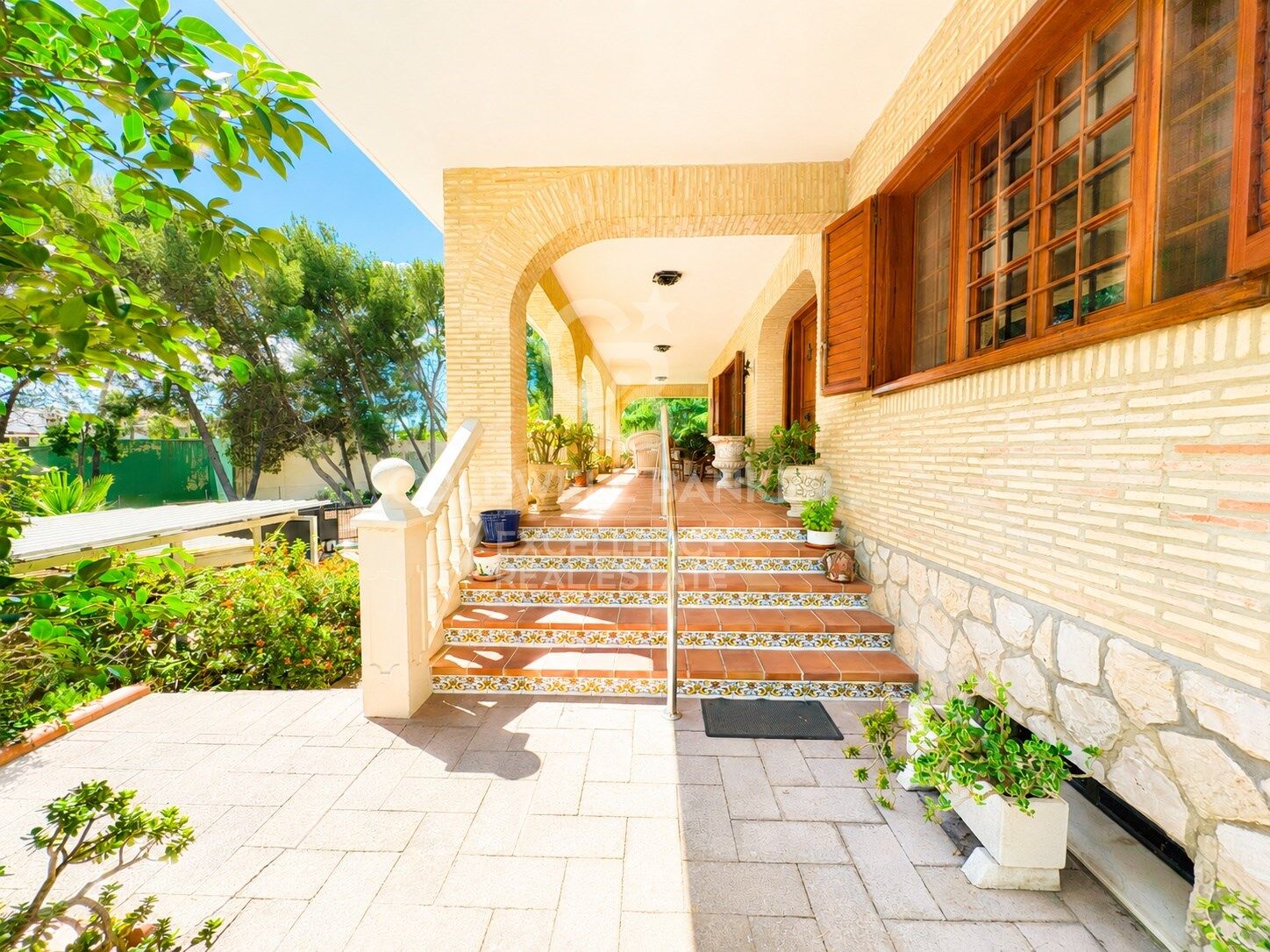 Espectacular Villa en Santa Apolonia con 1.648 m² de Parcela.