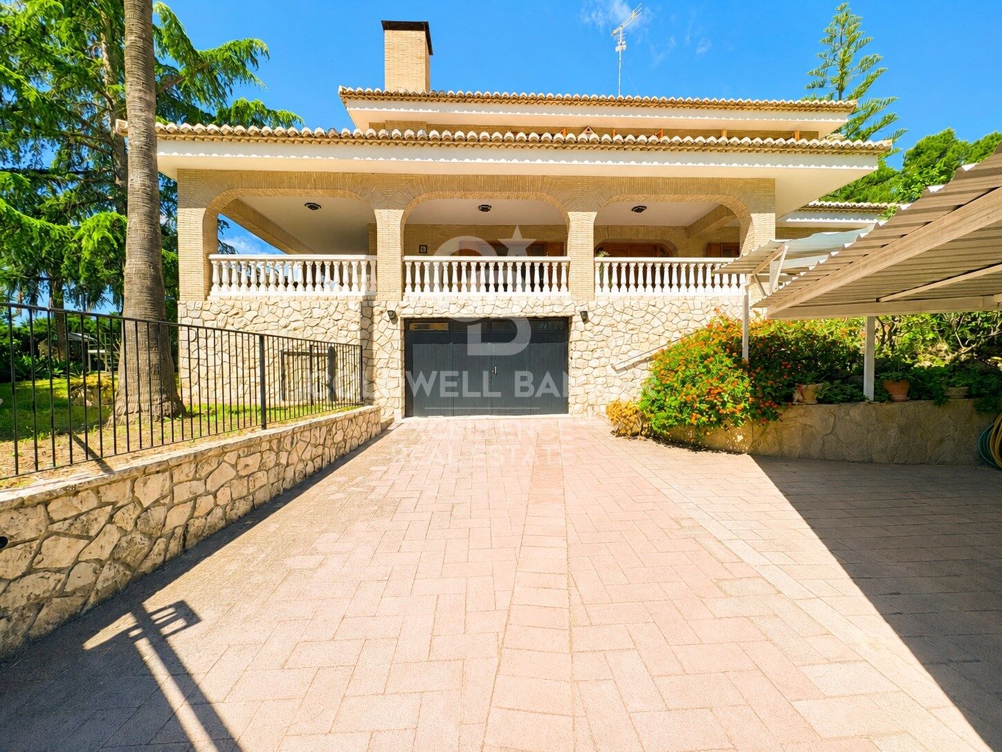 Espectacular Villa en Santa Apolonia con 1.648 m² de Parcela.