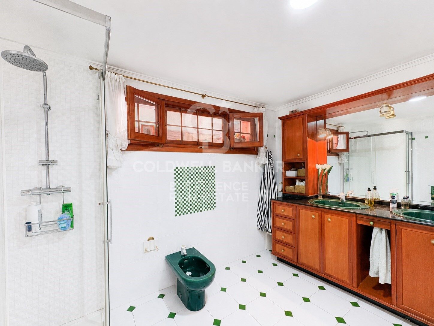 Spectaculaire villa à Santa Apolonia avec un terrain de 1 648 m².