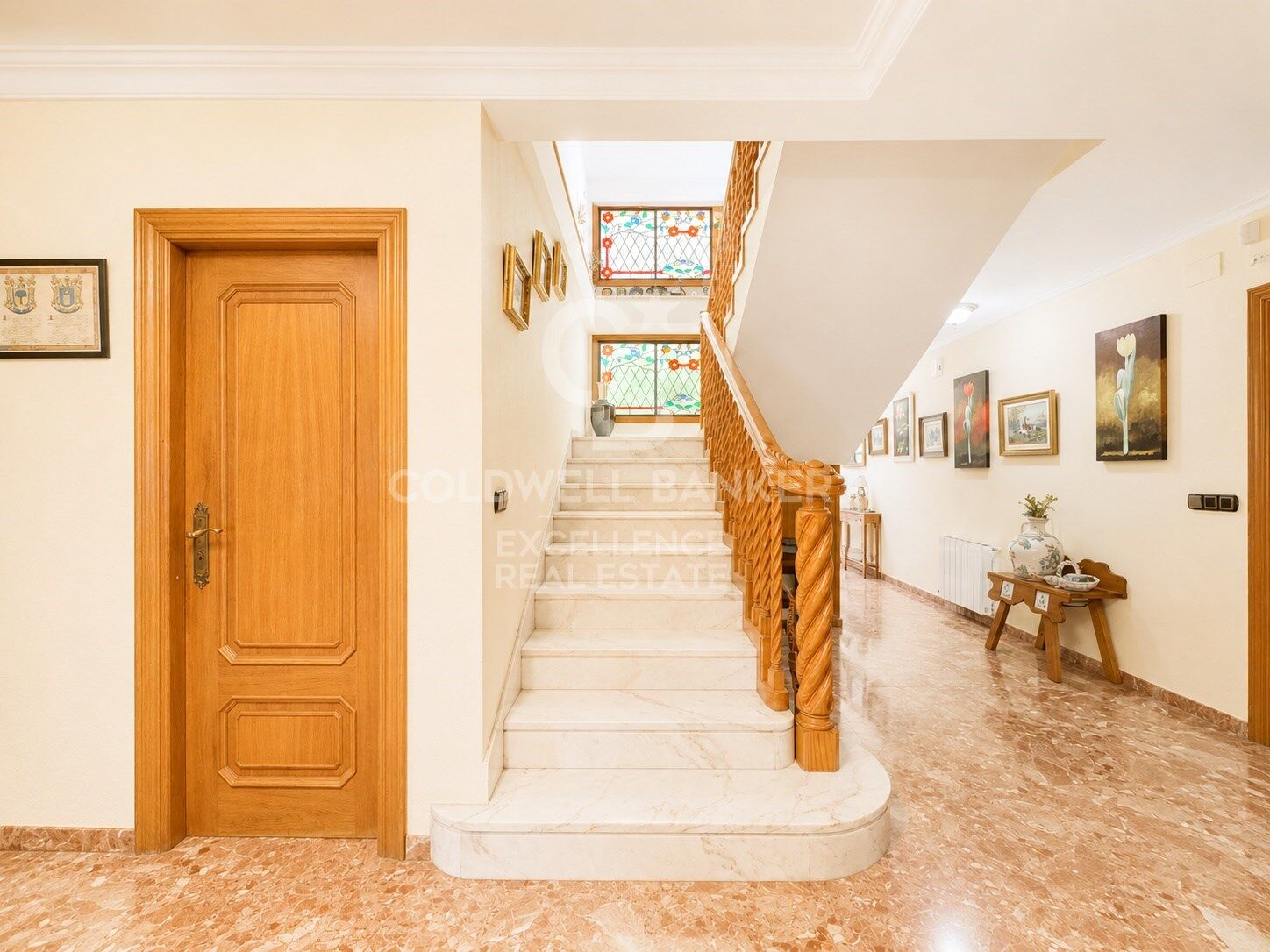 Spectacular Villa in Santa Apolonia with 1,648 m² Plot.