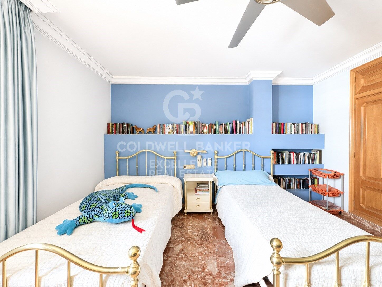 Spectacular Villa in Santa Apolonia with 1,648 m² Plot.