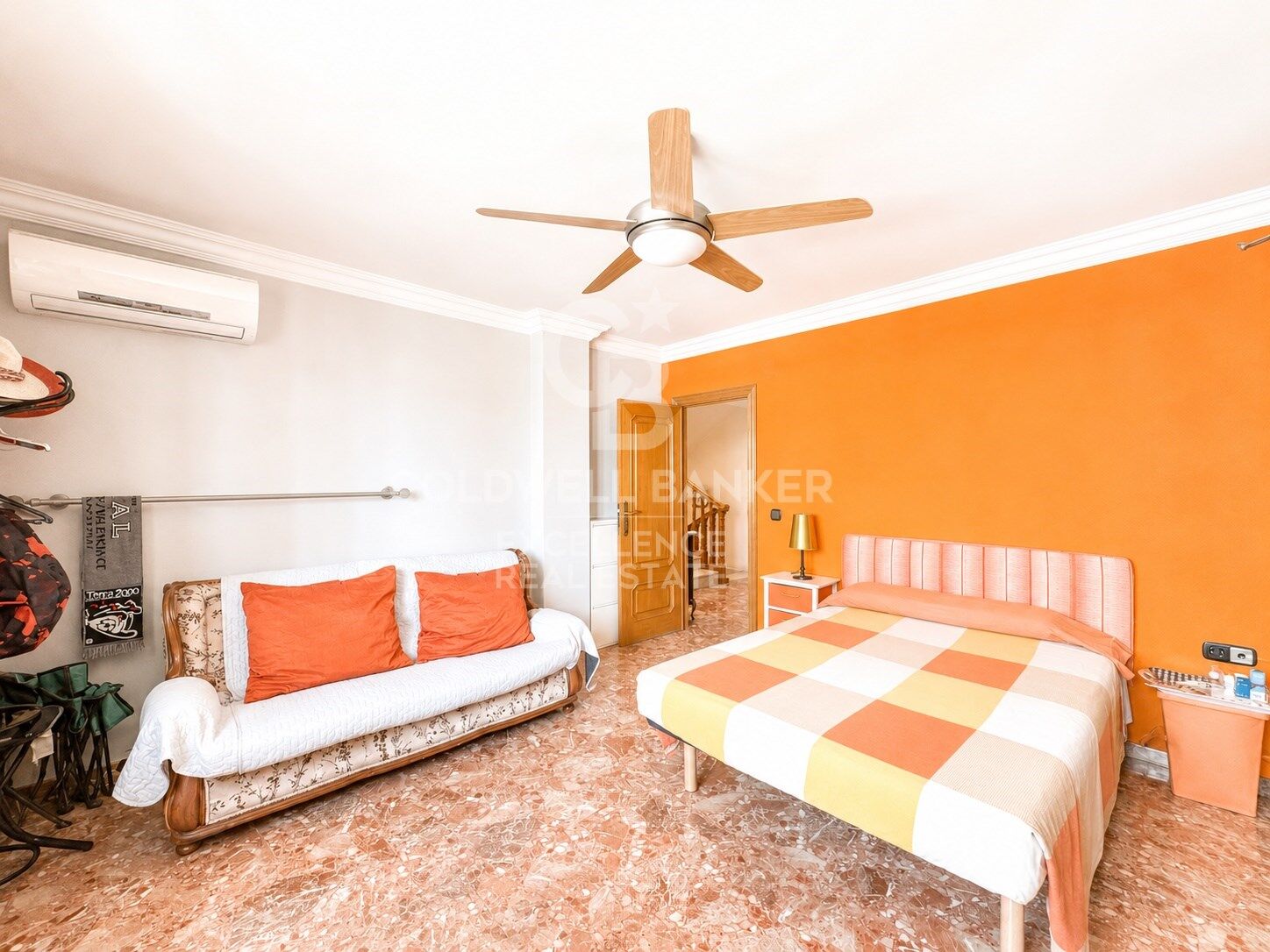 Spectacular Villa in Santa Apolonia with 1,648 m² Plot.