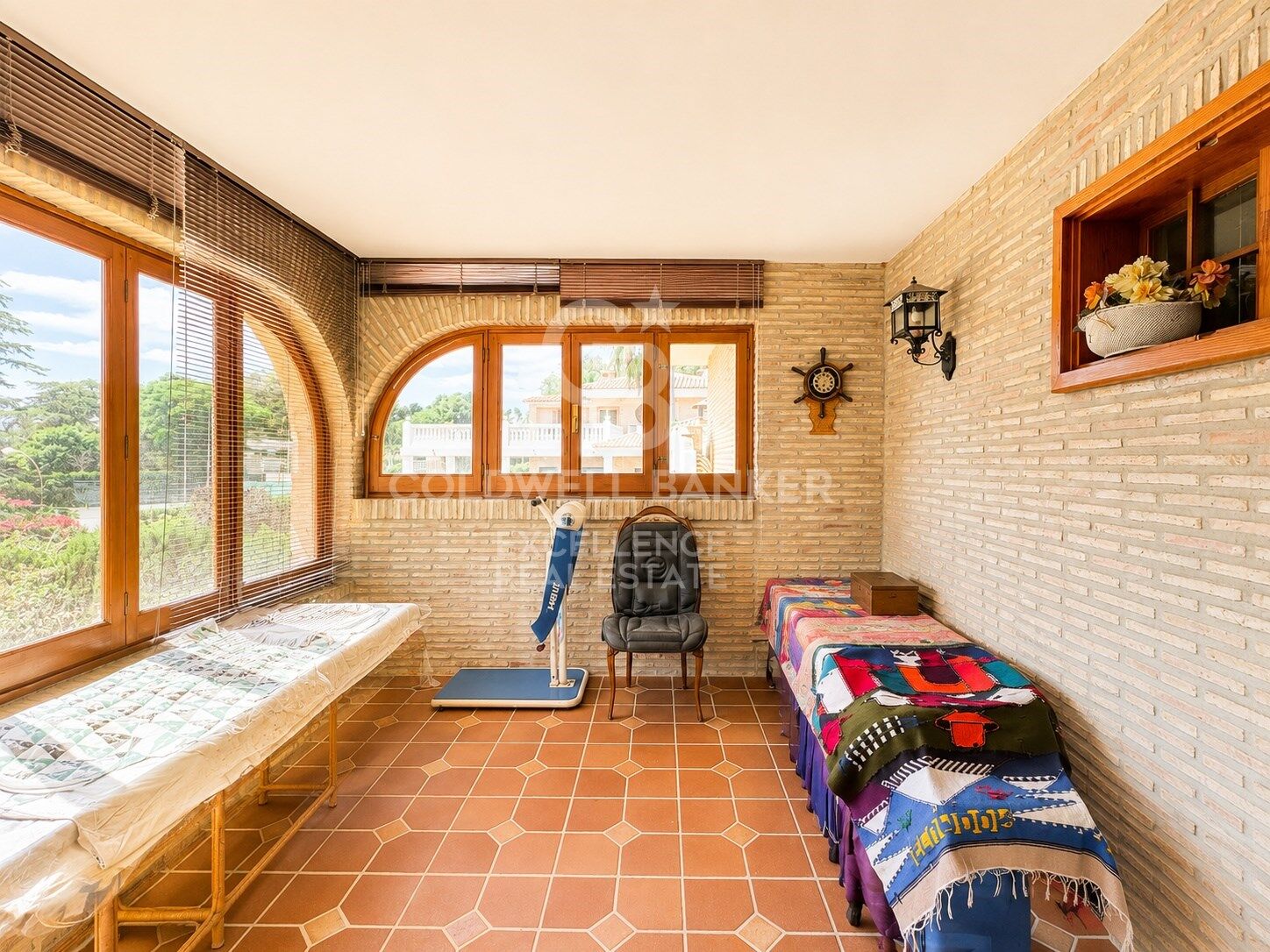 Spectacular Villa in Santa Apolonia with 1,648 m² Plot.