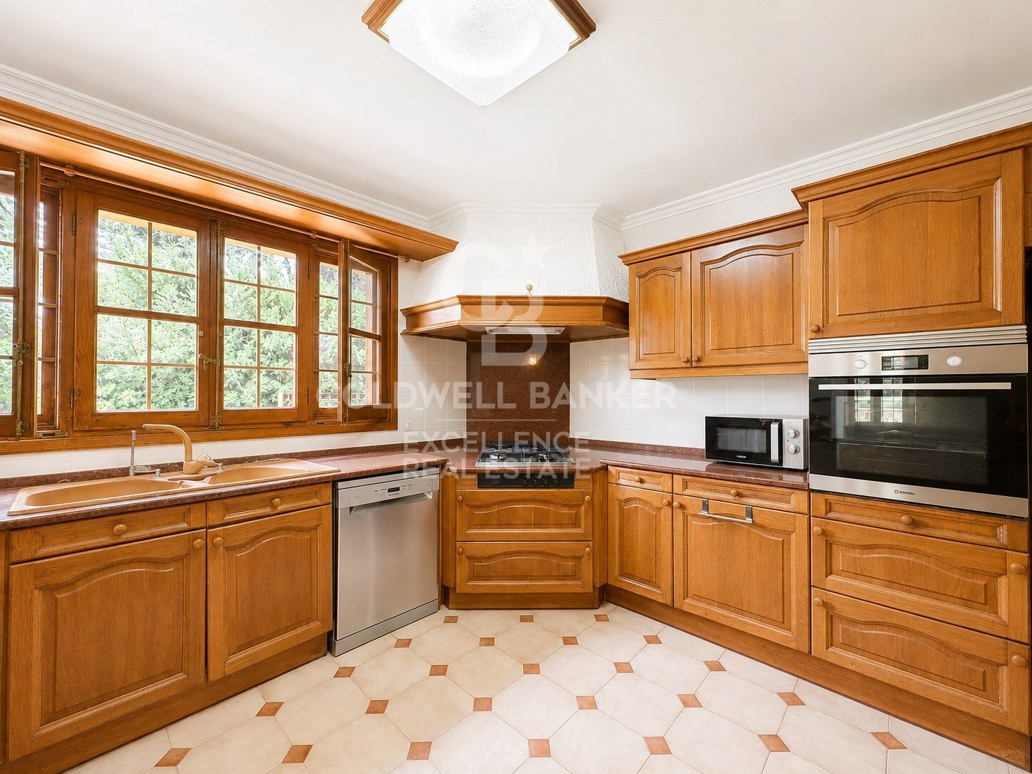 Spectaculaire villa à Santa Apolonia avec un terrain de 1 648 m².