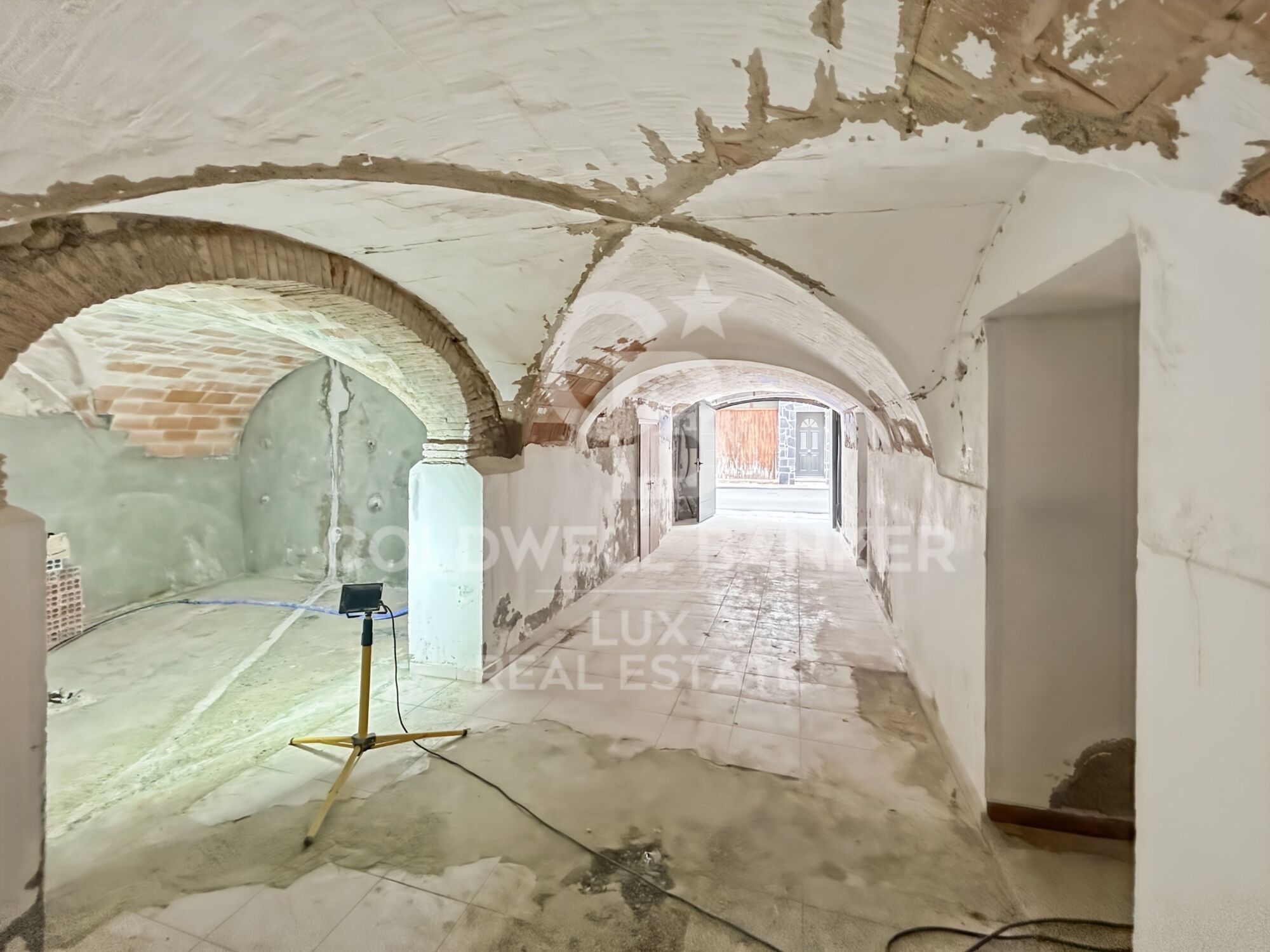 Village duplex with terrace and garage for sale in L'Armentera