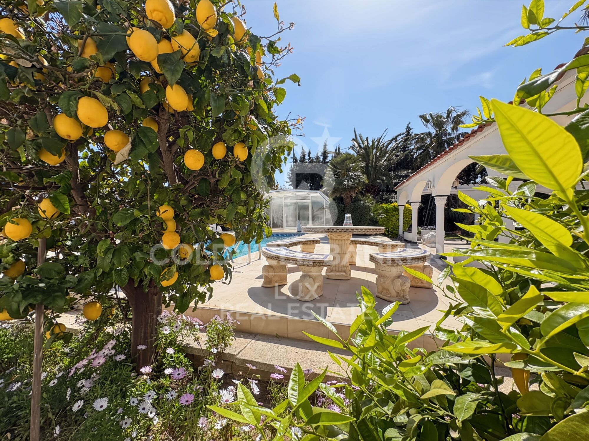 Villa just before the bridges, with a 30-metre mooring and a garage in Empuriabrava
