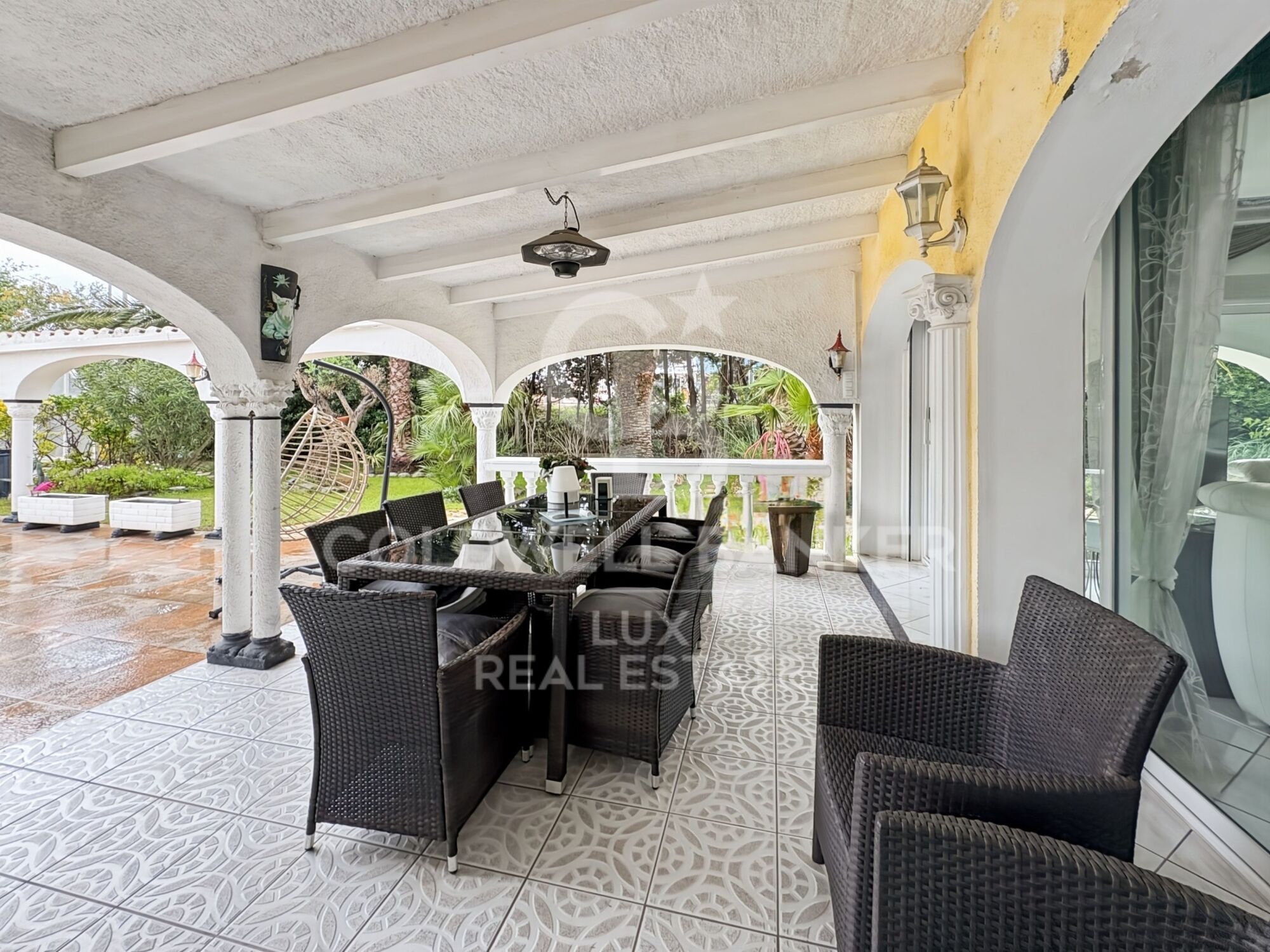 Villa just before the bridges, with a 30-metre mooring and a garage in Empuriabrava