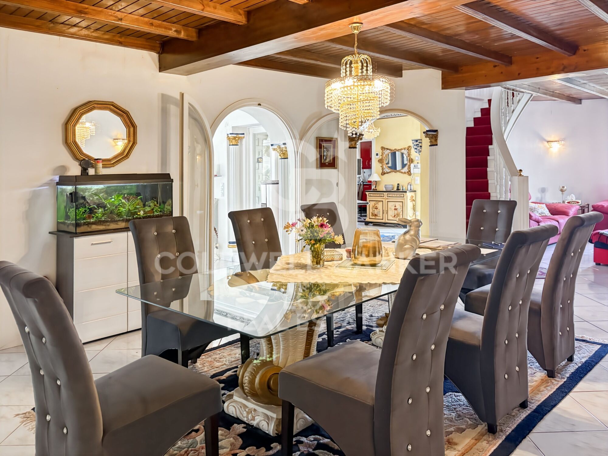 Villa just before the bridges, with a 30-metre mooring and a garage in Empuriabrava