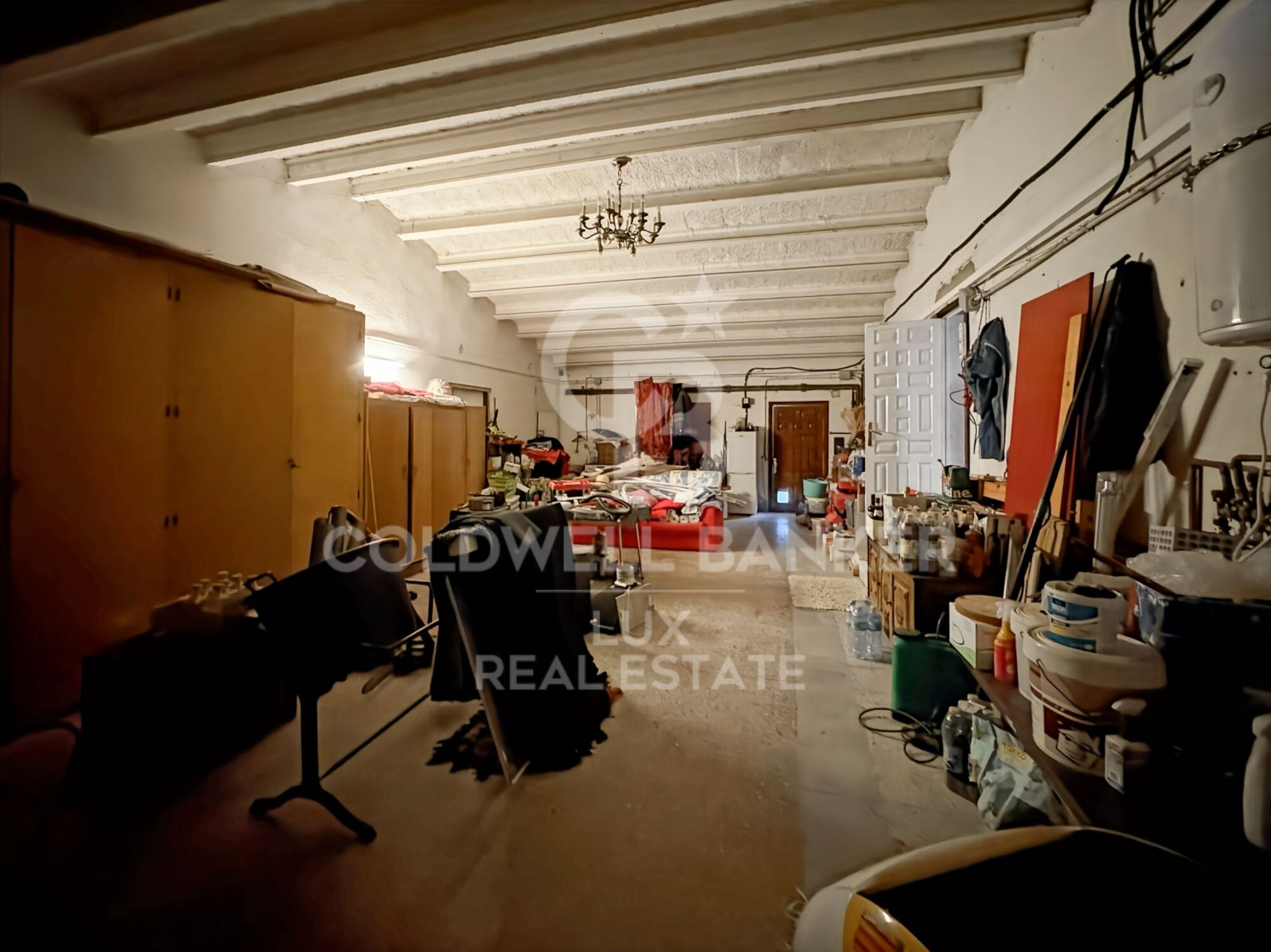 Villa just before the bridges, with a 30-metre mooring and a garage in Empuriabrava