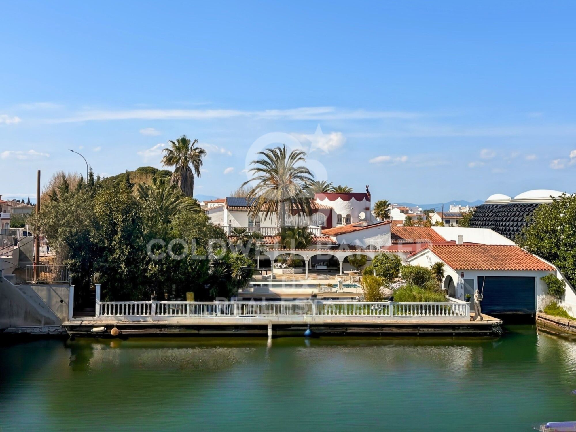 Villa vor den Brücken mit 30 m Liegeplatz und Garage in Empuriabrava