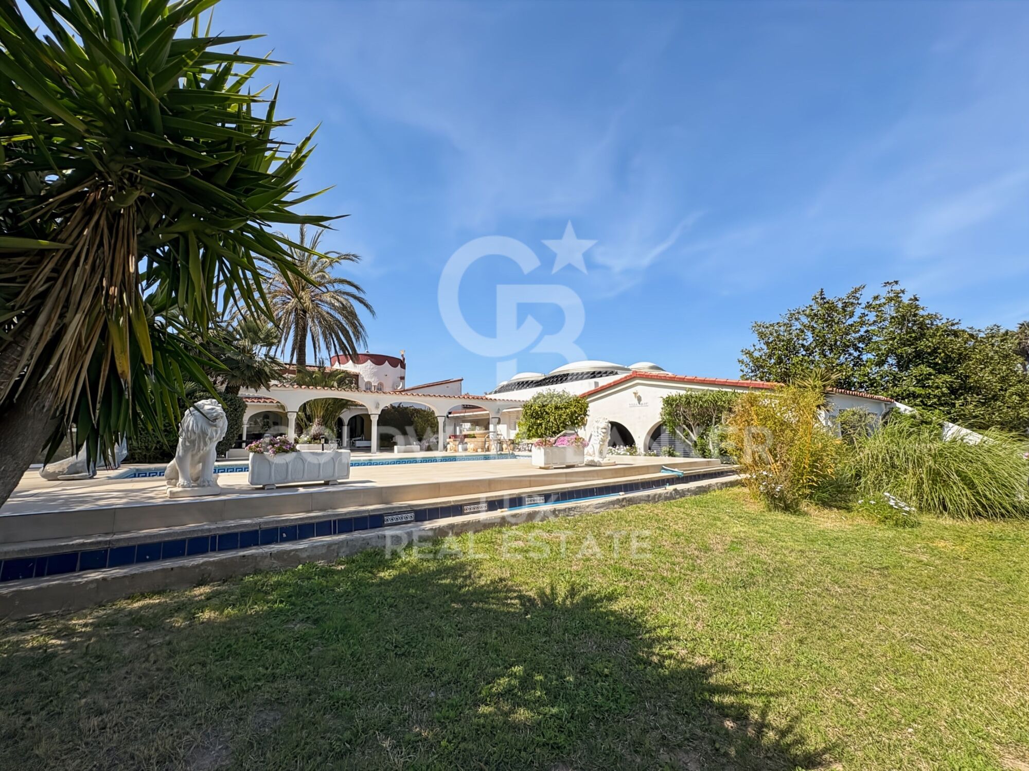 Villa vor den Brücken mit 30 m Liegeplatz und Garage in Empuriabrava