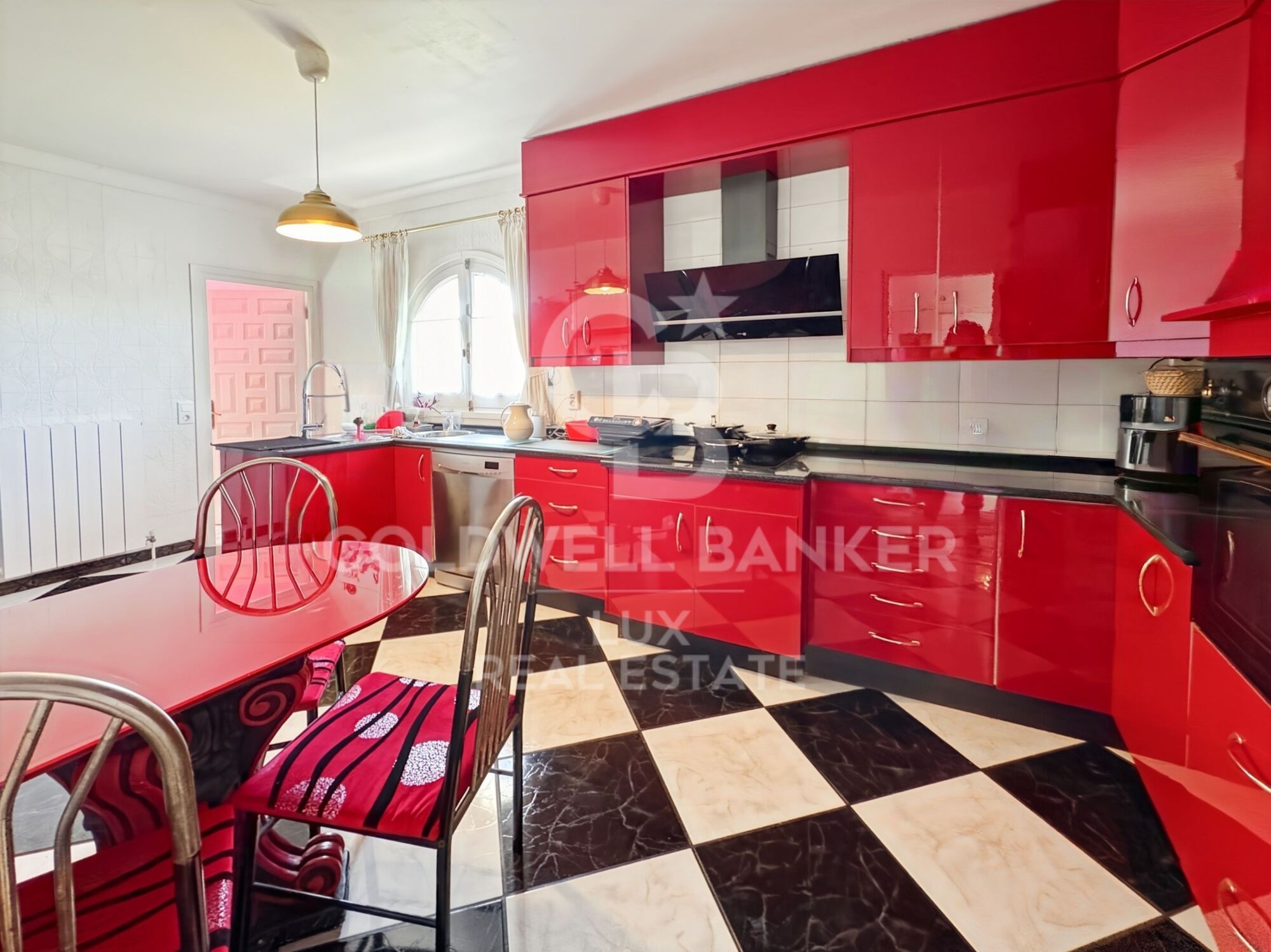 Villa vor den Brücken mit 30 m Liegeplatz und Garage in Empuriabrava